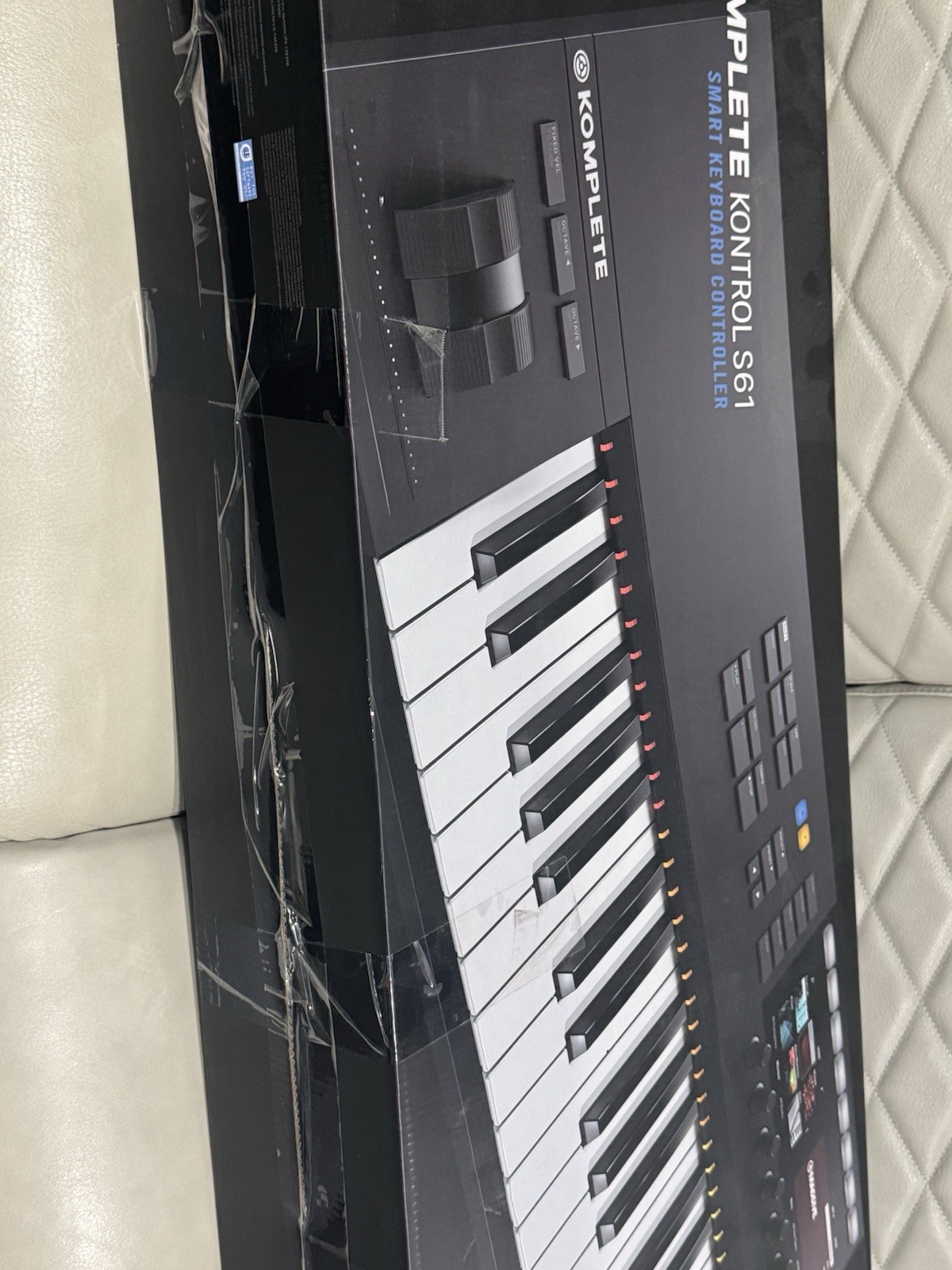 BLACK KEYS Native Instruments Komplete Kontrol S61 61-Key Controller, Black Keys