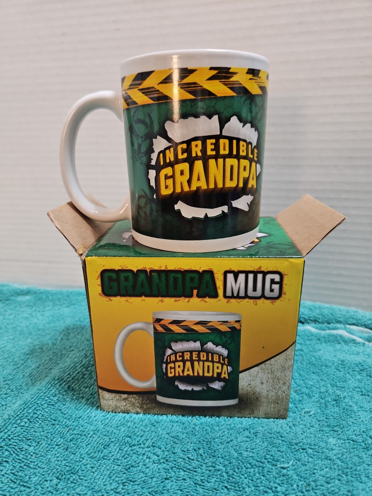 INCREDIBLE GRANDPA COFFEE MUG,  NEW IN OPEN BOX