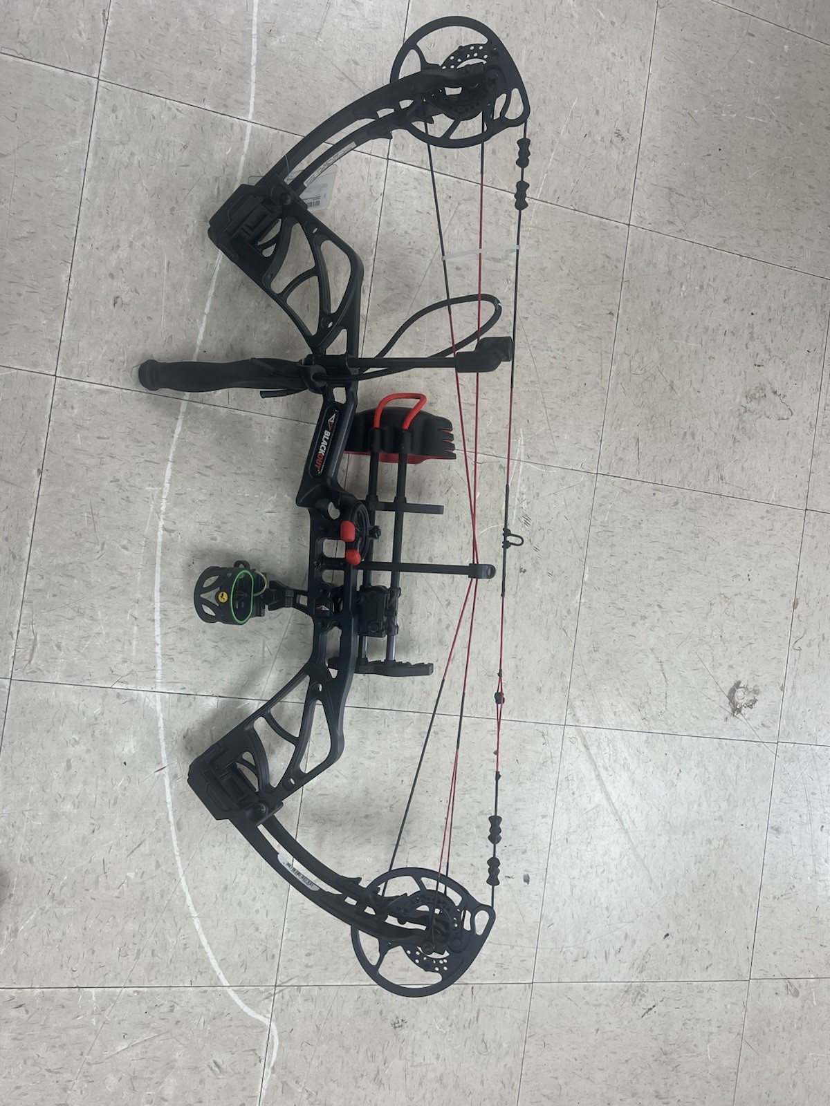 BlackOut Compound Bow Package Ready to Hunt RH w/ Sight, Quiver, Stabilizer