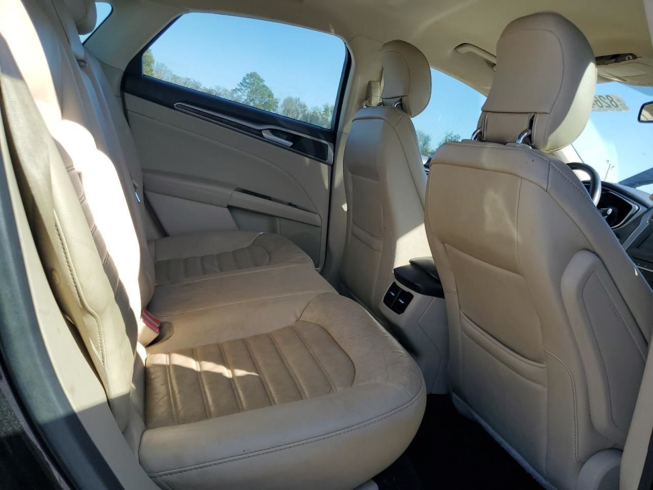 FUSION 2013 Glove Box 4887815