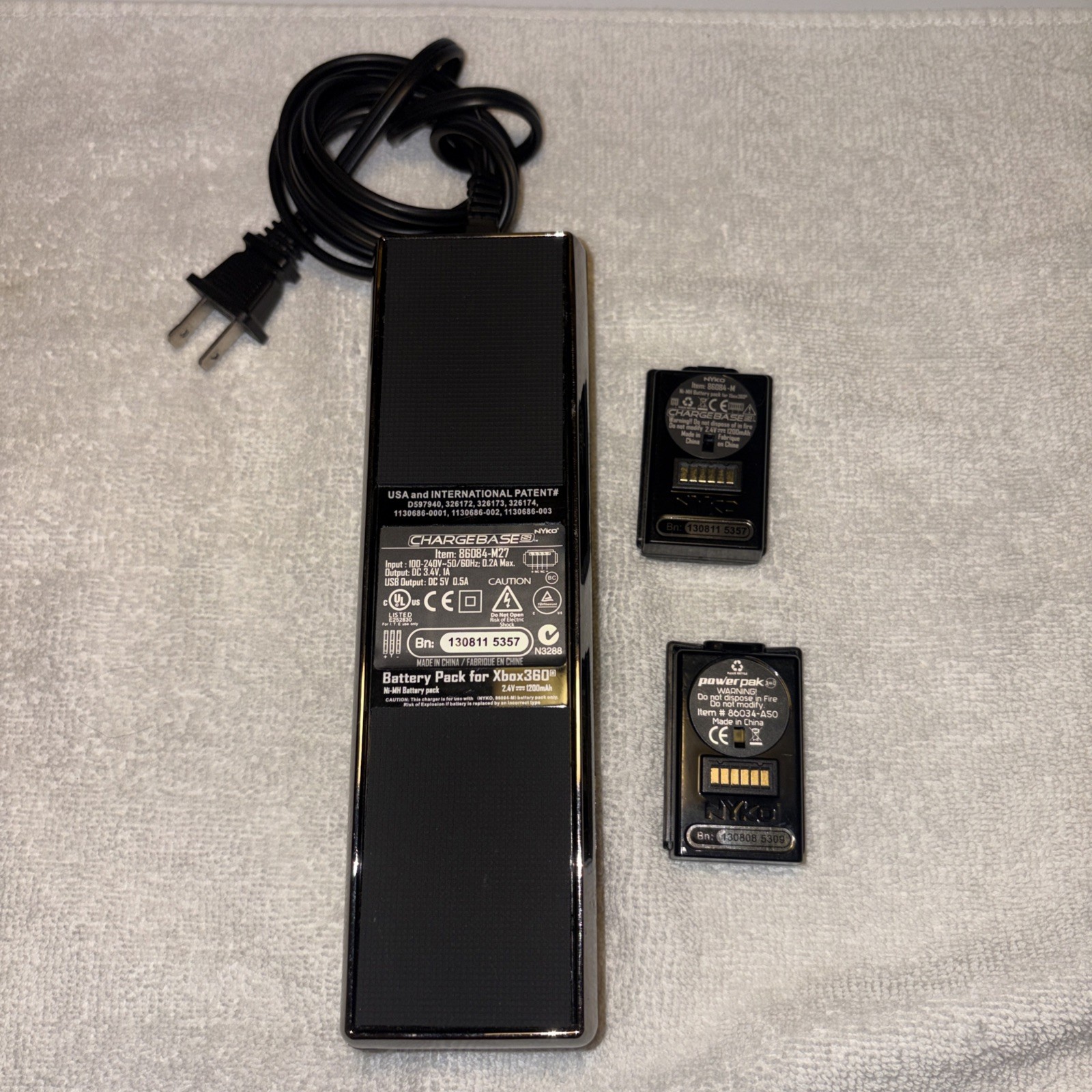 Nyko Charge Station With 2 Rechargeable Batteries