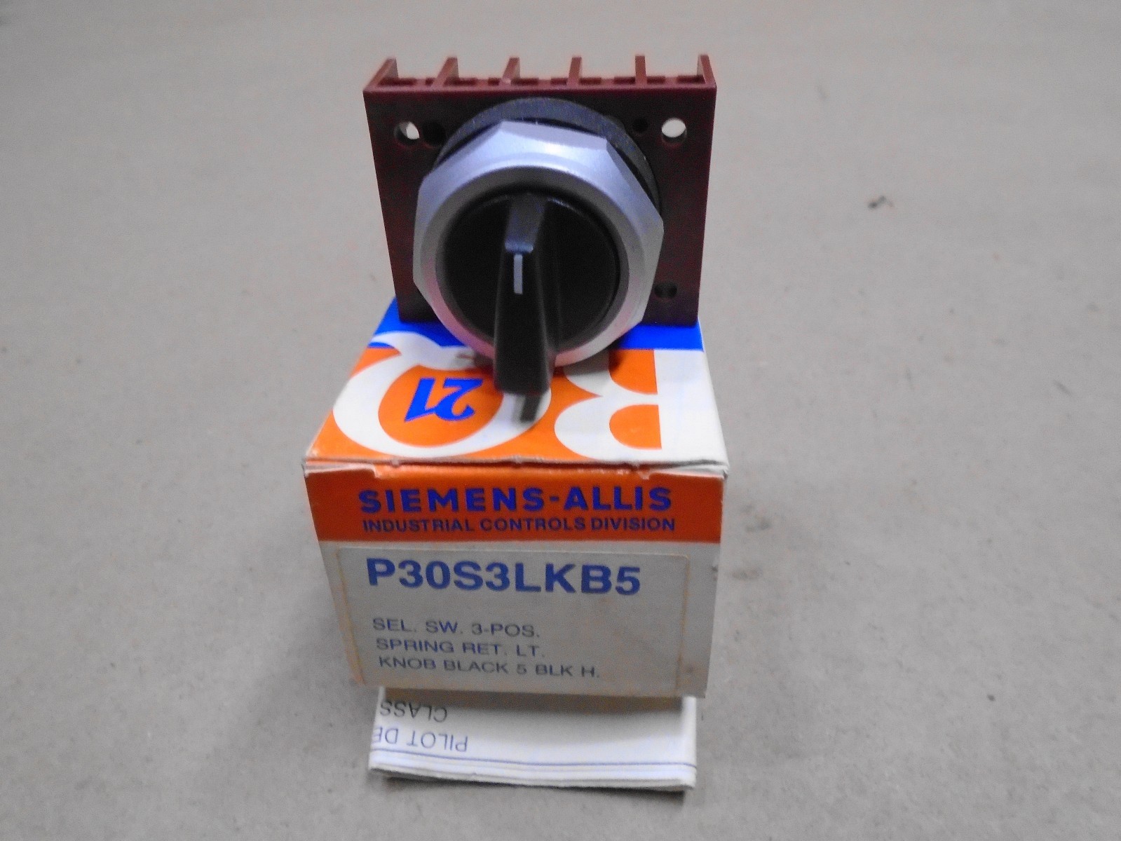 NEW Siemens-Allis P30S3LKB5 Three-Position Selector Switch 30mm