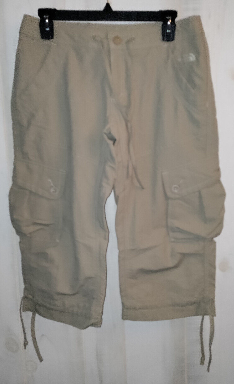 EXCELLENT WOMENS THE NORTH FACE BEIGE NYLON CARGO CAPRI   SIZE 6