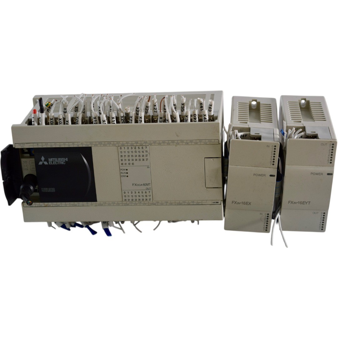 Mitsubishi FX3GA-60MT-CM, FX2N-16EYT, FX2N-16EX Programmable Controller Assembly