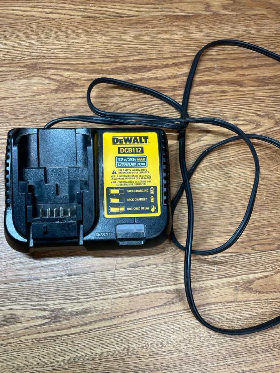 DEWALT DCB112 (PSJ011377)