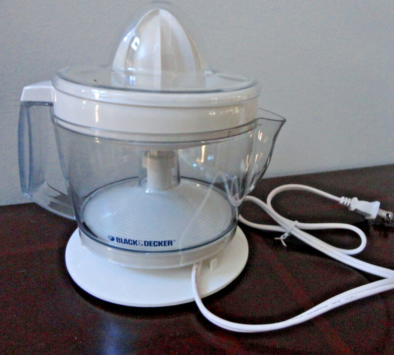 BLACK+DECKER 32 OZ CITRUS JUICER WITH SELF REVERSING CONE MODEL CJ600W WORK