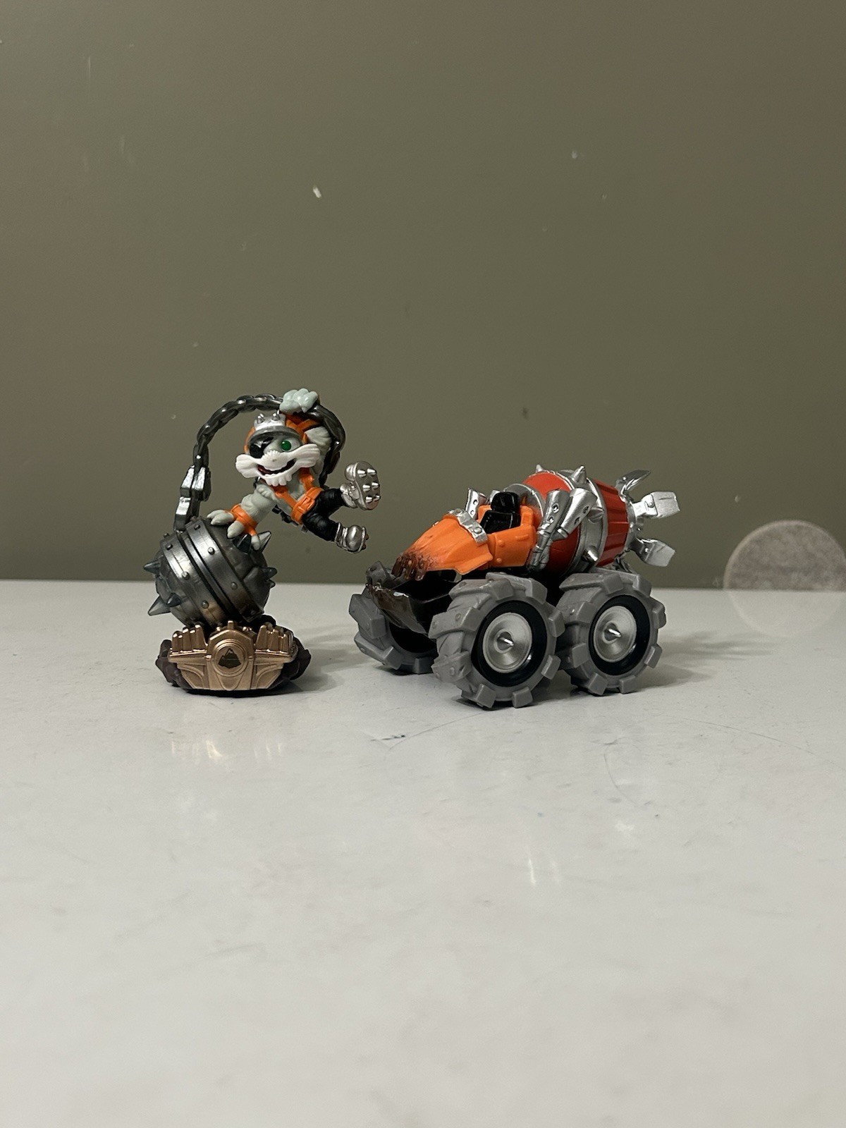 Skylanders Superchargers Smash Hit Figure & Thump Truck