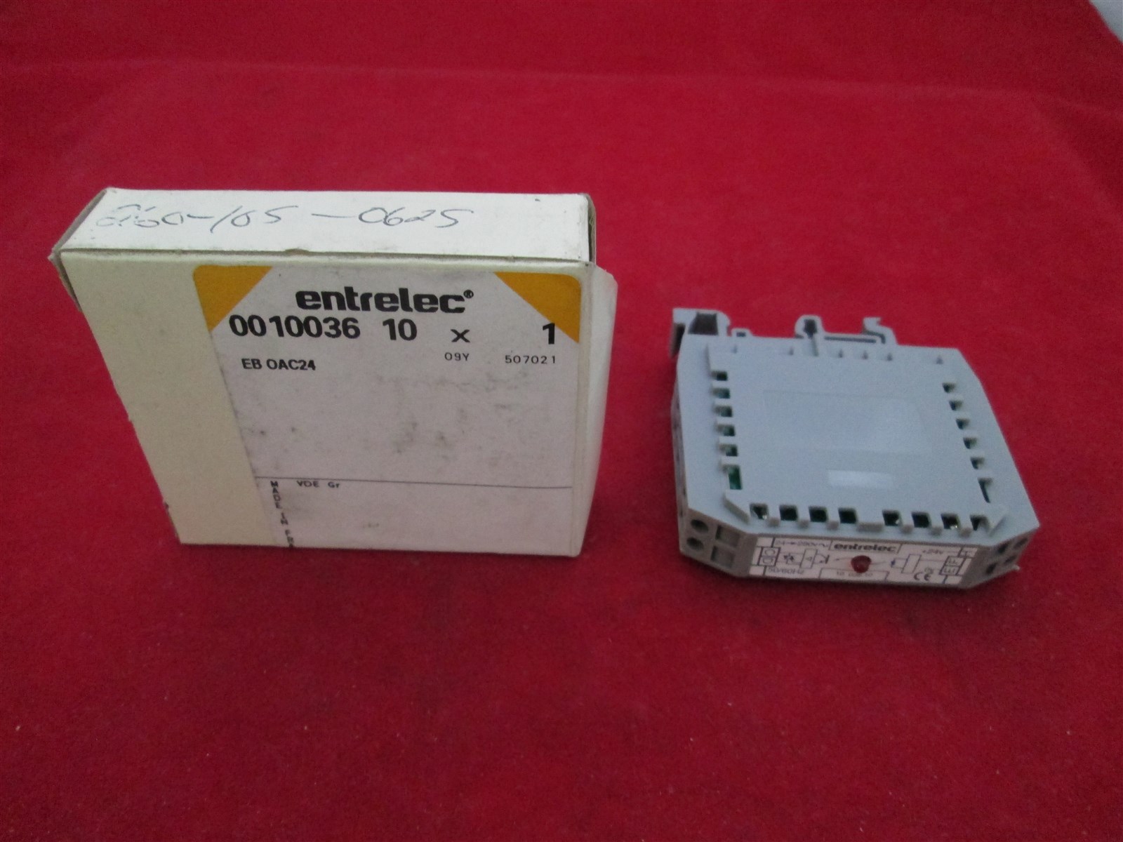 Entrelec 0010036 EB OAC24 Relay new