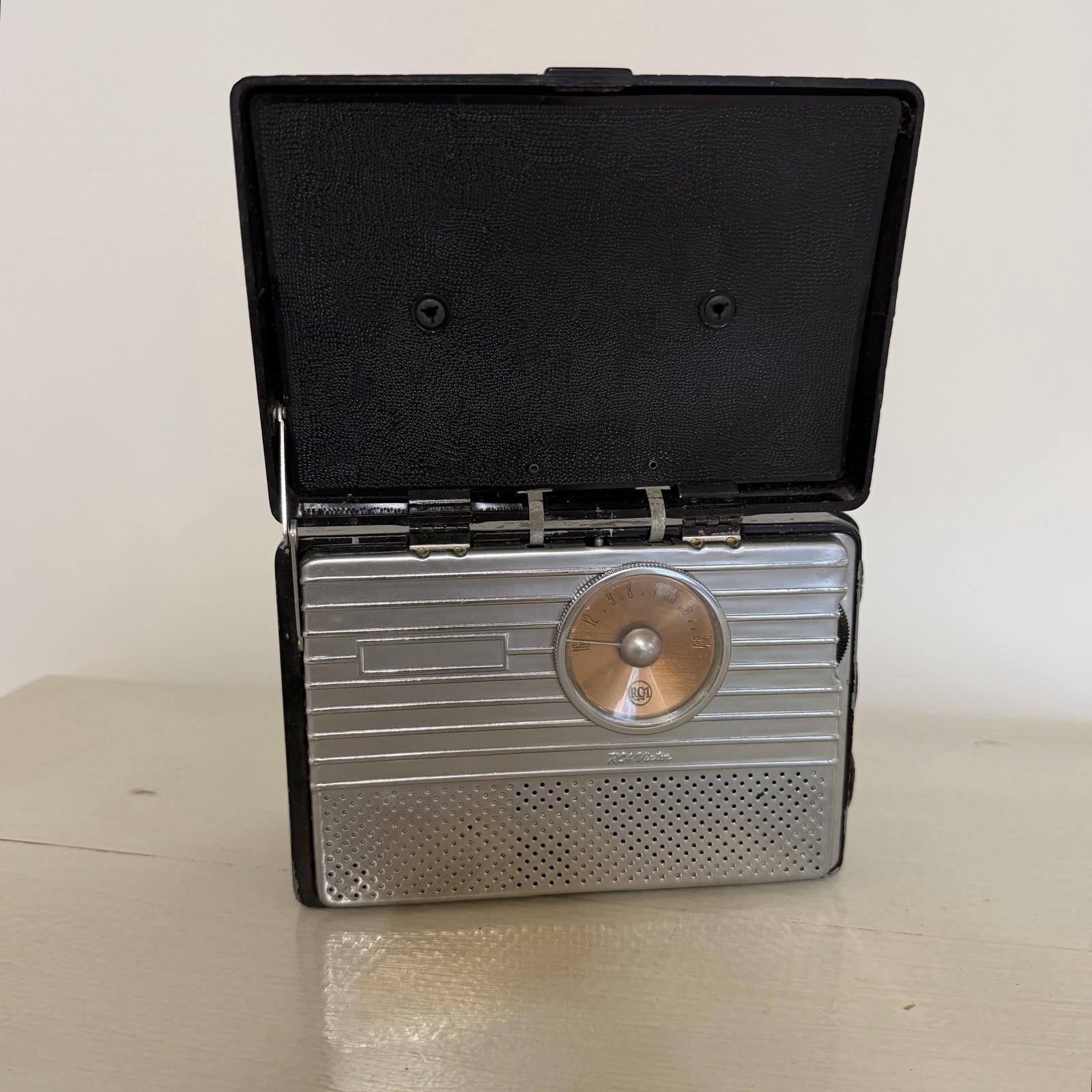 1946 RCA Victor Radio Model 54B1 Black Croc Print Portable ***Untested***