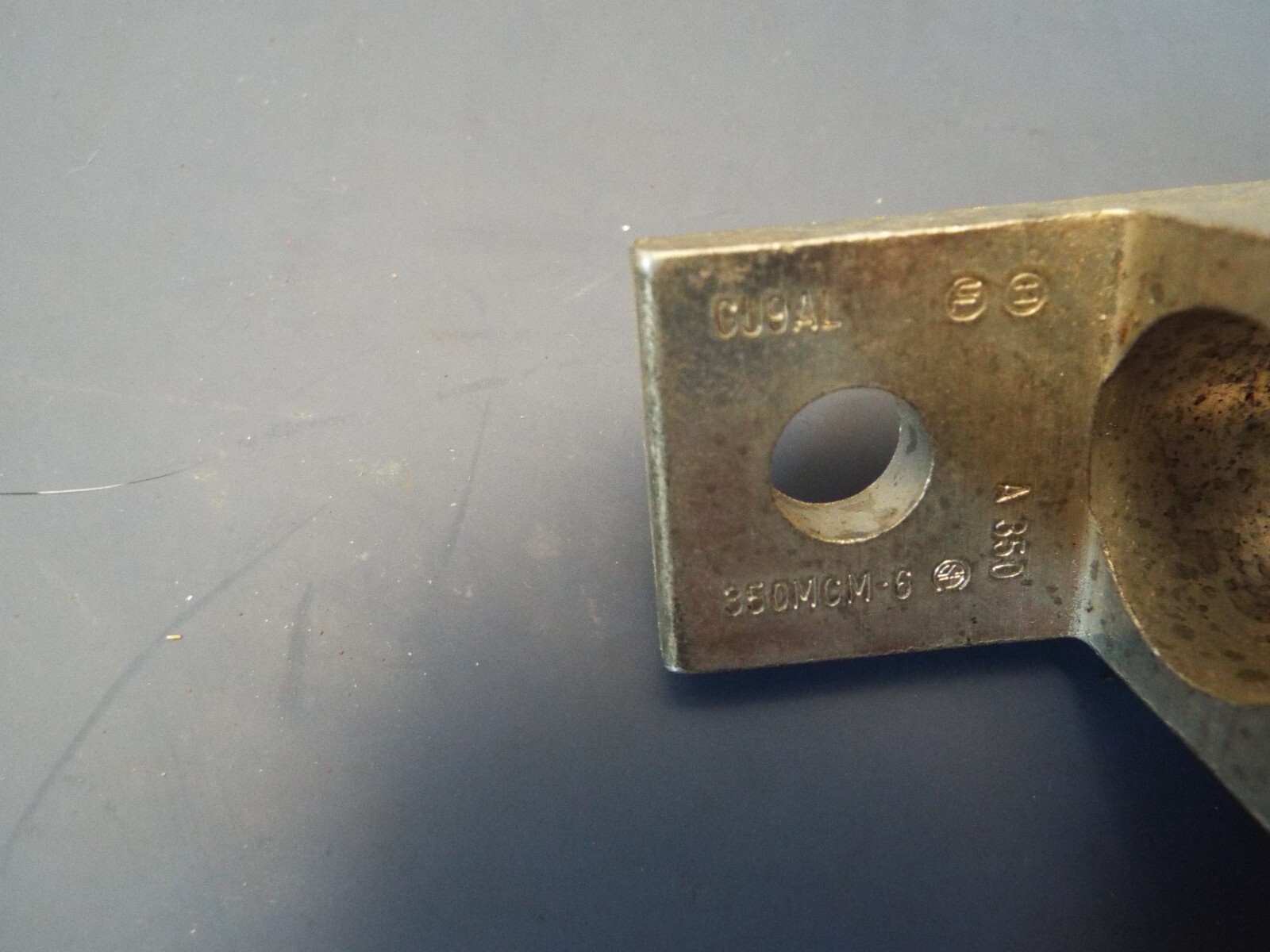 A350 CU 9 AL  350 MCM-6 Terminal Lug
