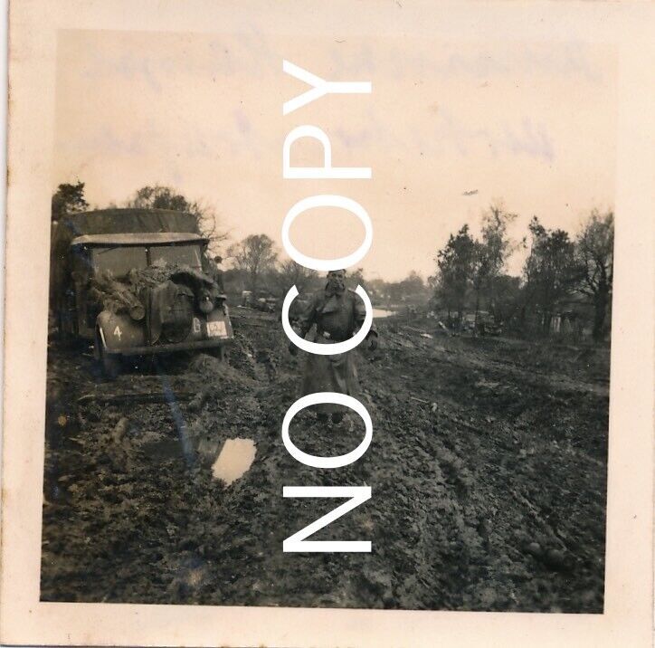 Photo WW II Wehrmacht Russia Truck Supply Stuck in Mud X28