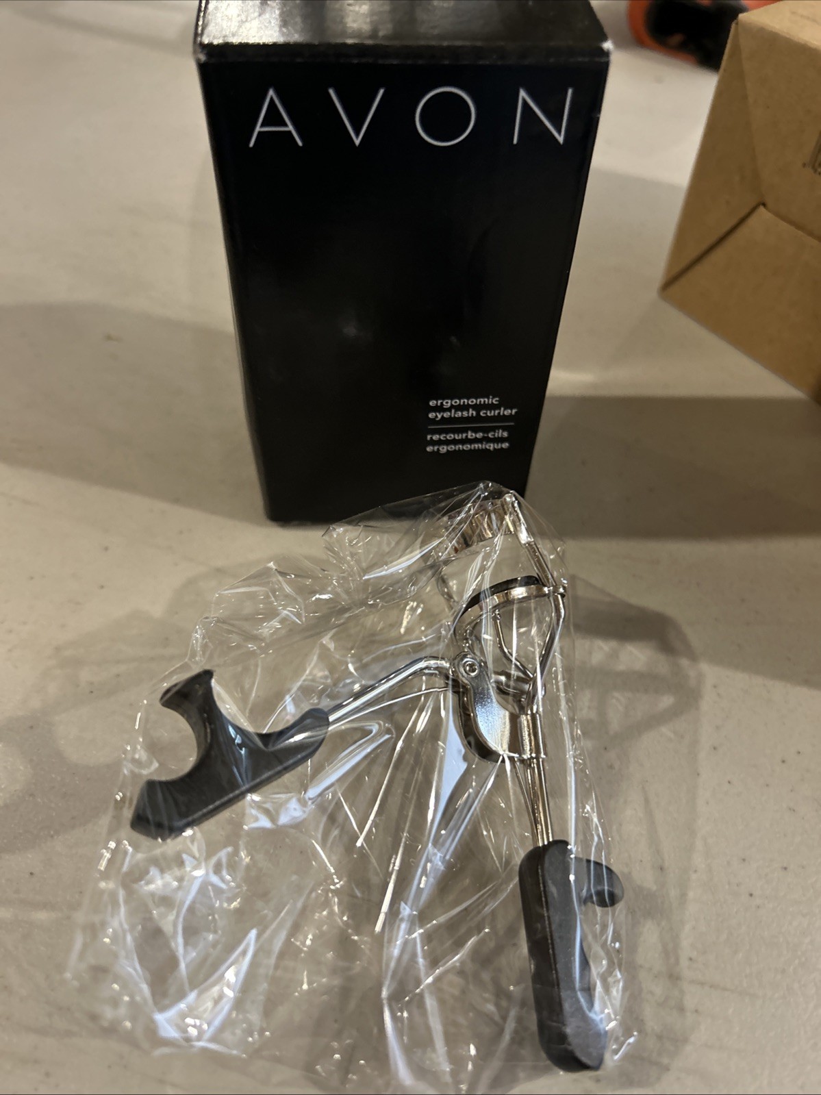 Avon Ergonomic Eyelash Curler Silver & Black 2007 New in Box