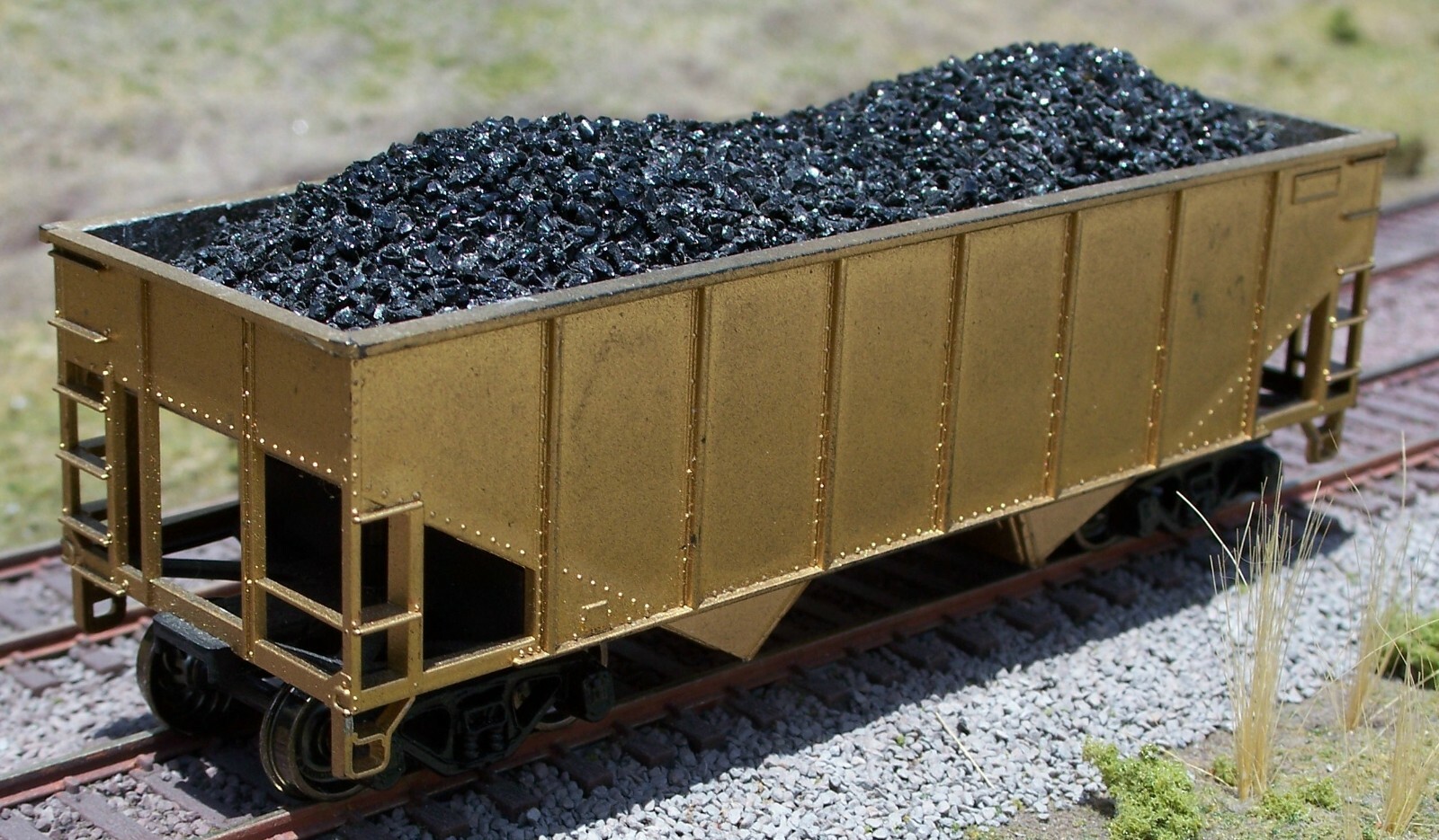 Realistic Coal Loads for Athearn 34' 2-Bay Hopper