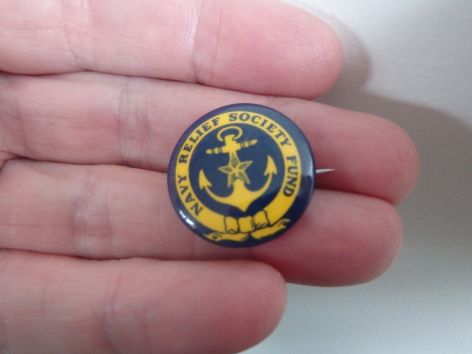 RARE U S NAVY RELIEF SOCIETY FUND PIN BACK 1940S   BX R#43