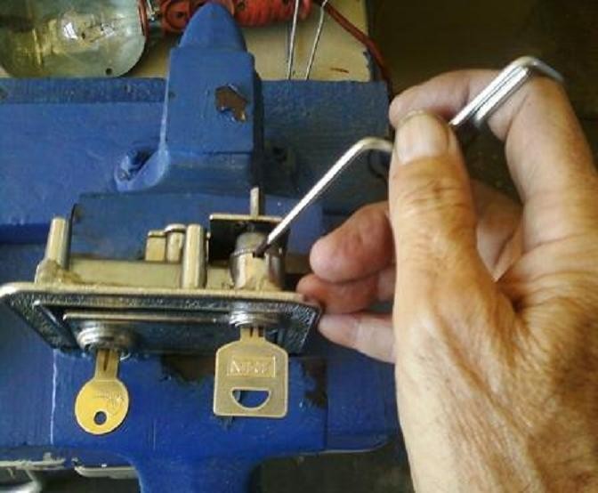 Calslock Fingersquare Tool