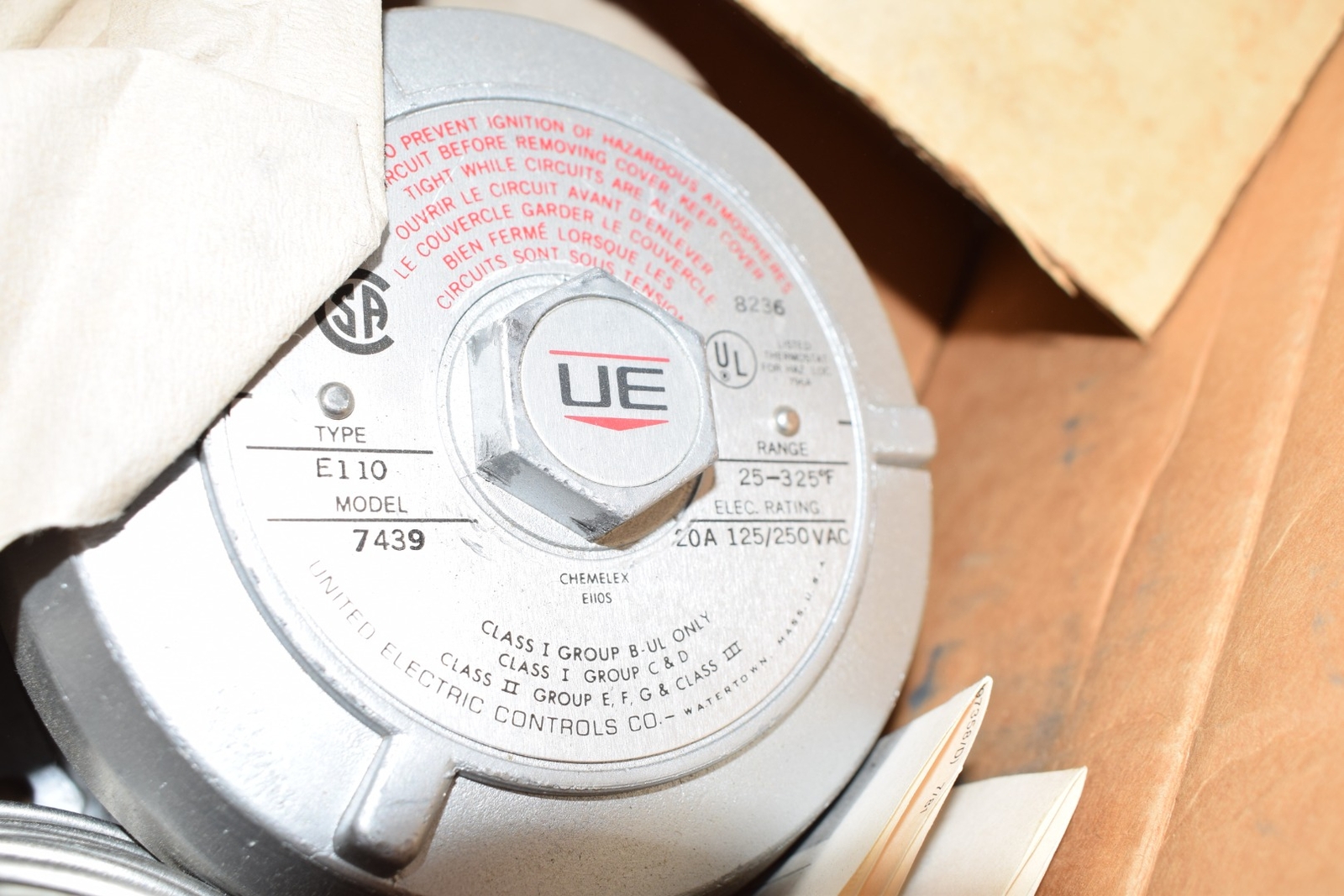 NEW United Electric Controls Temperature Controller 25-325F E1107439