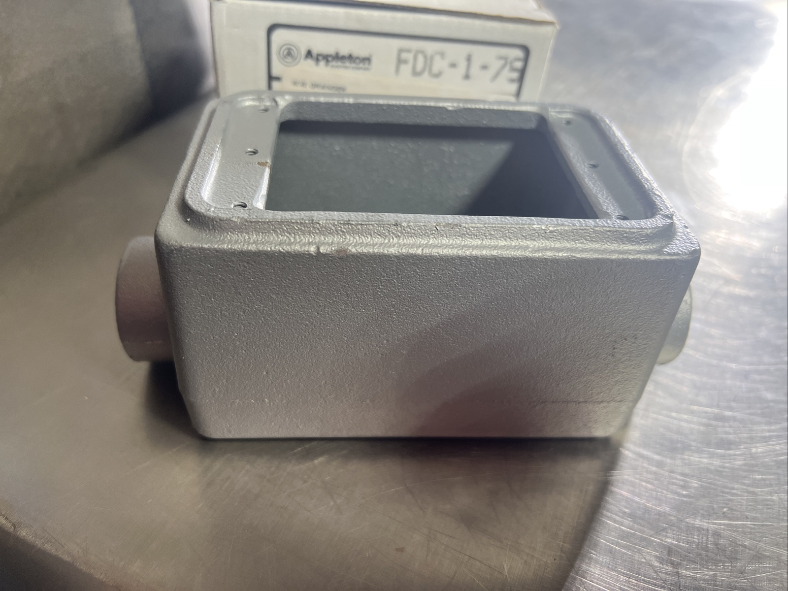 Appleton 5E795 Outlet Box FDC-175 Nos Surplus