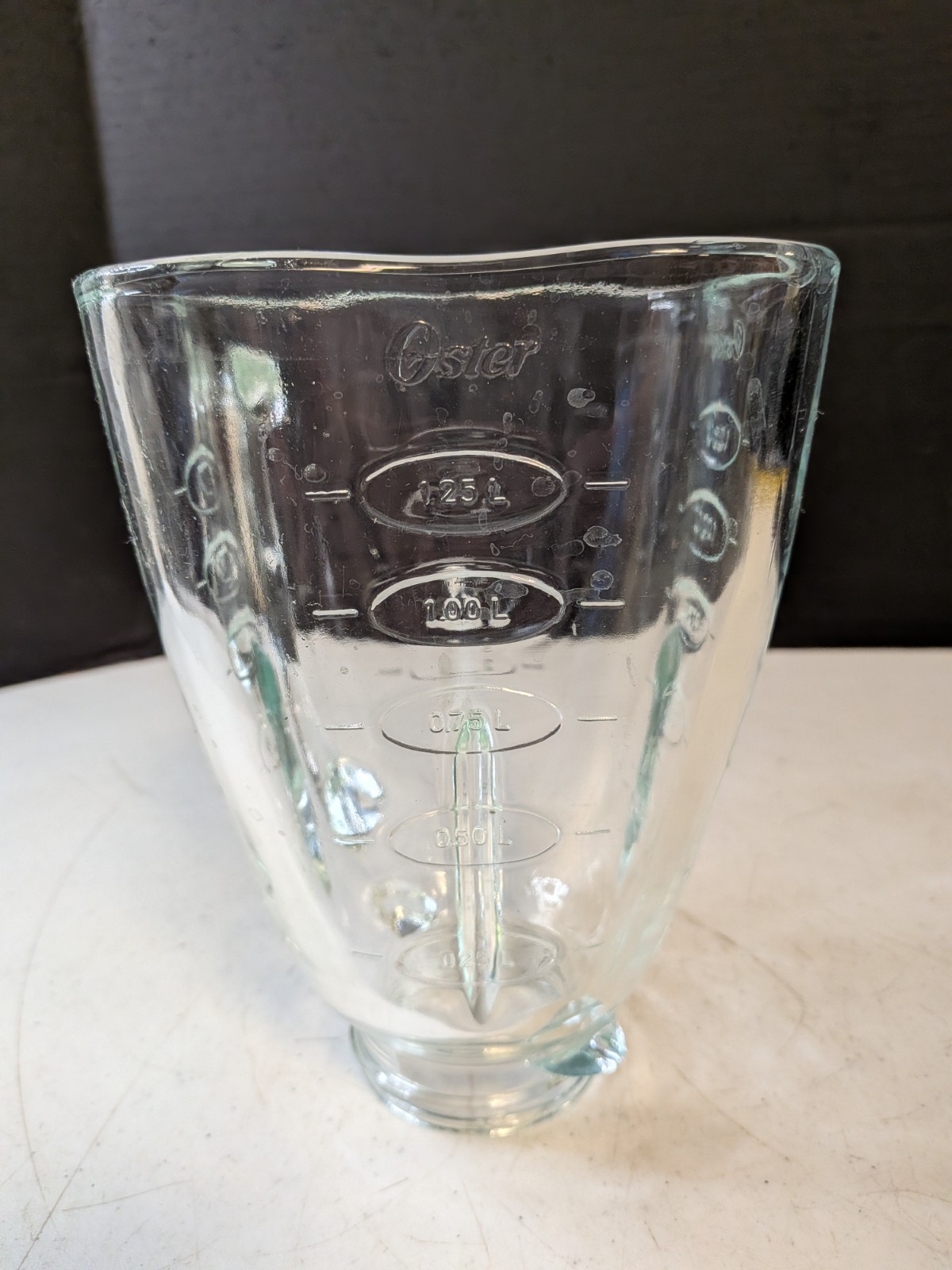 Oster Clover shape 5 Cup Glass Bowl 1.25Liter