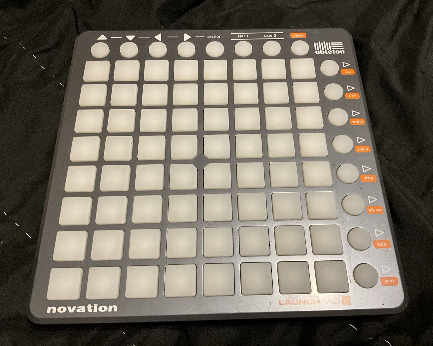 Novation Launchpad S 64-Pad Grid MIDI Controller-Cable Included NOLVPD02-Tested