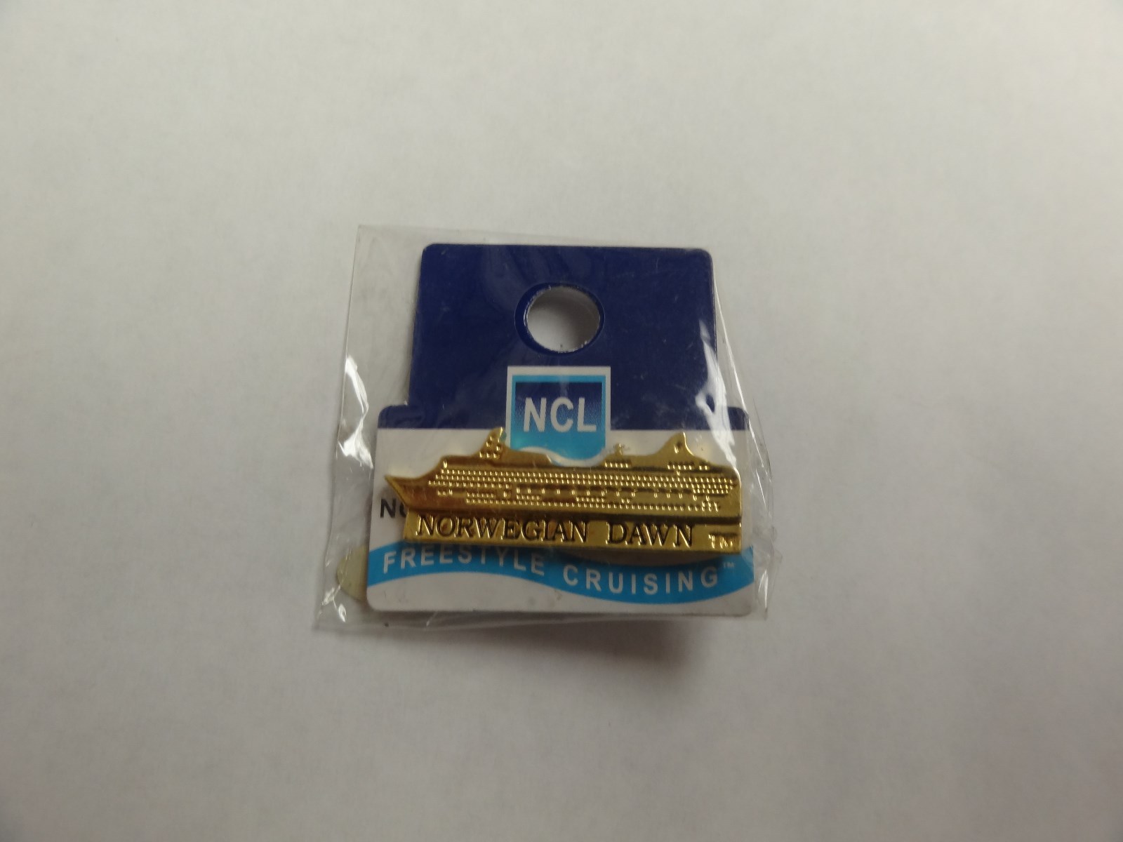 INSIGNIA CREST HAT PIN MINI BADGE NORWEGIAN DAWN CRUISE SHIP NCL FREESTYLE LINES