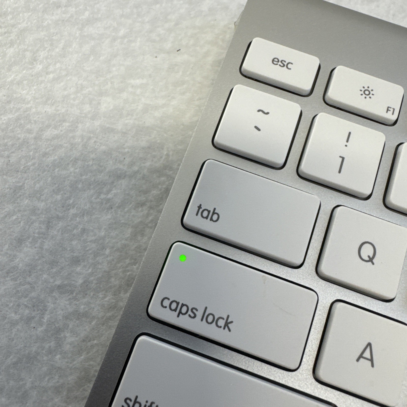 Apple A1314 Wireless Keyboard - MC184LL/B Tested