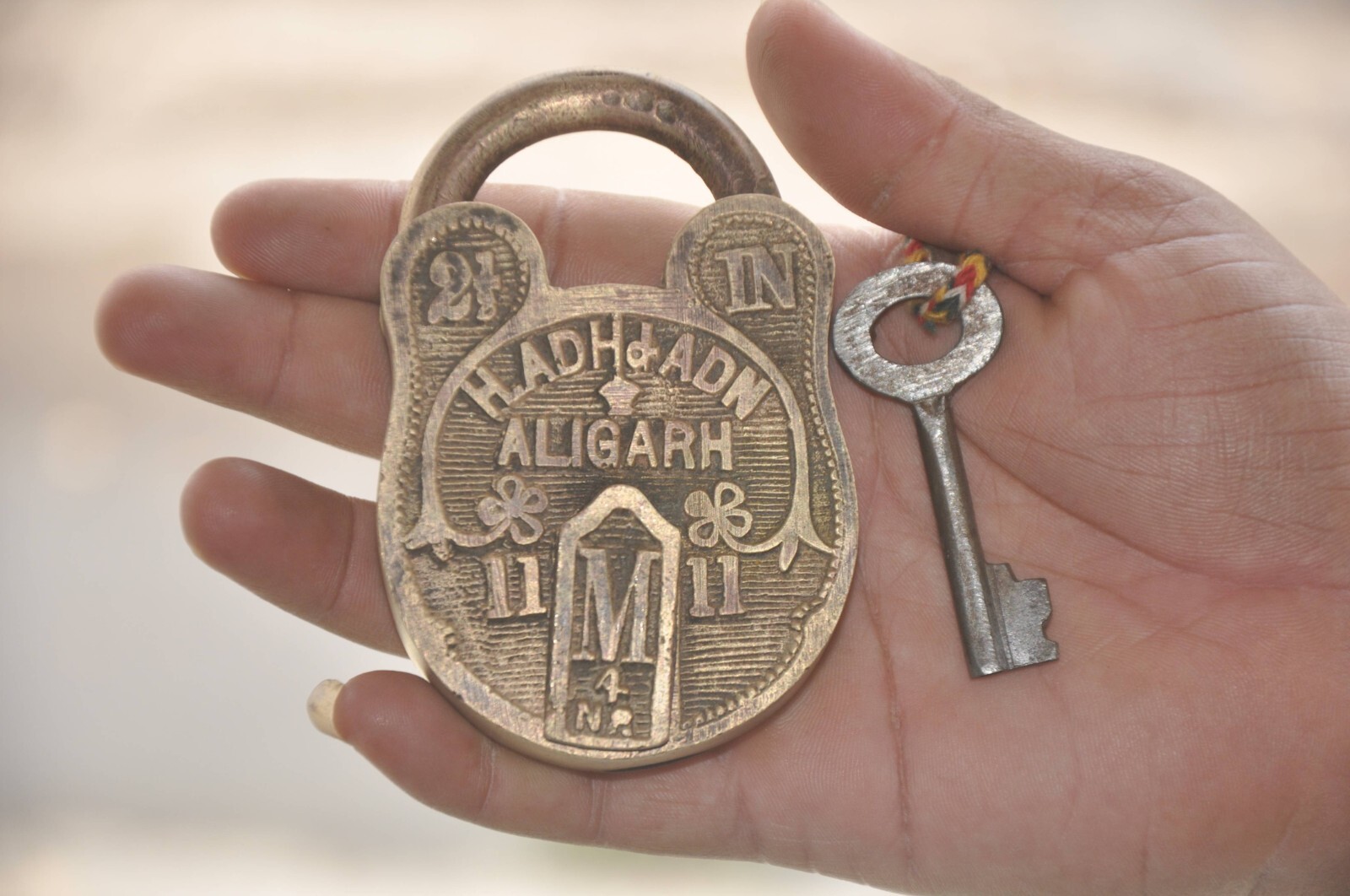 Vintage Brass Fine Quality Lines Engraved Handcrafted Padlock