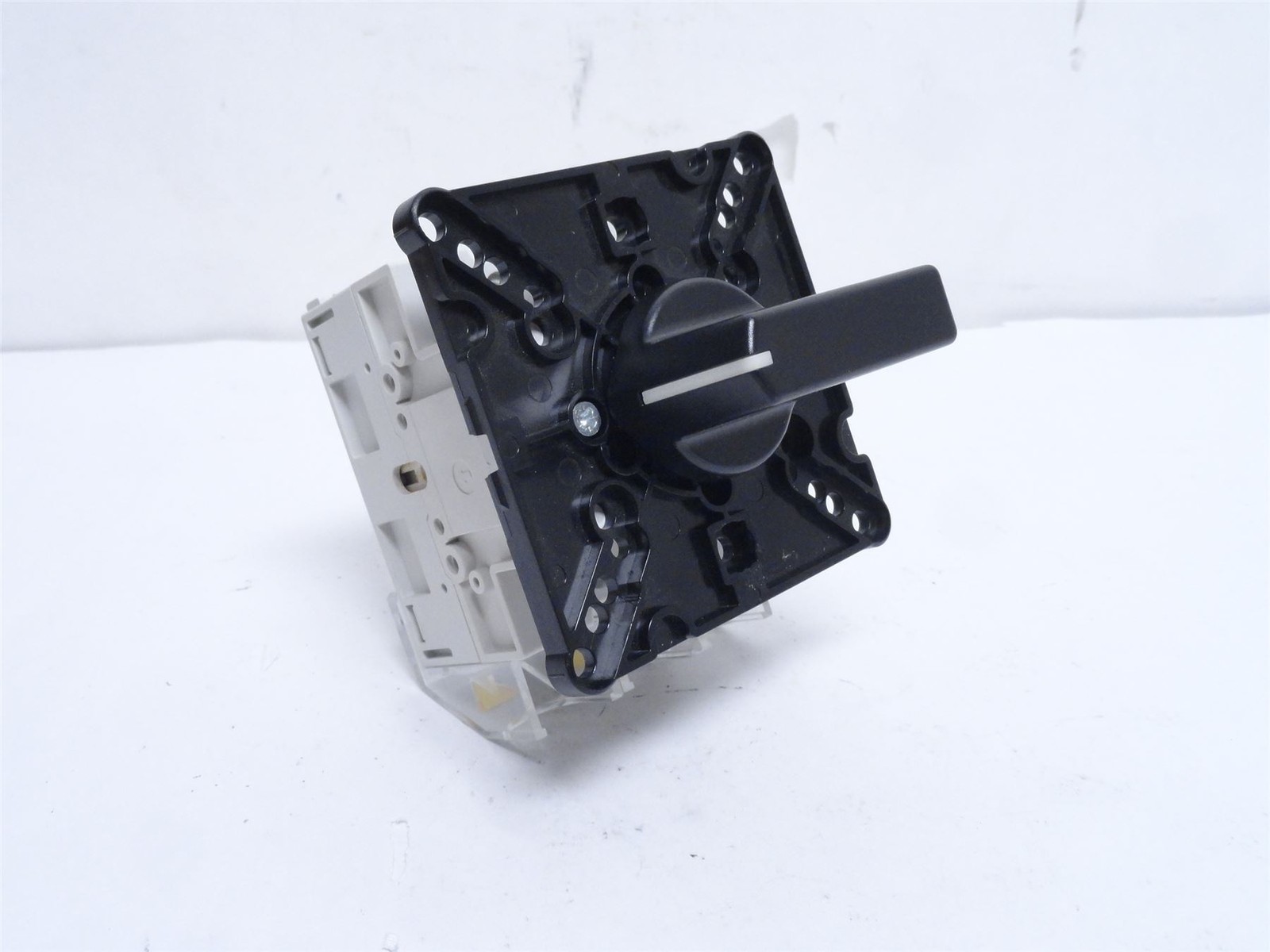 249938 Old-Stock; Elektra D4 00/HS-F45-BE-SS Main Switch; 100A; 3P; 690VAC