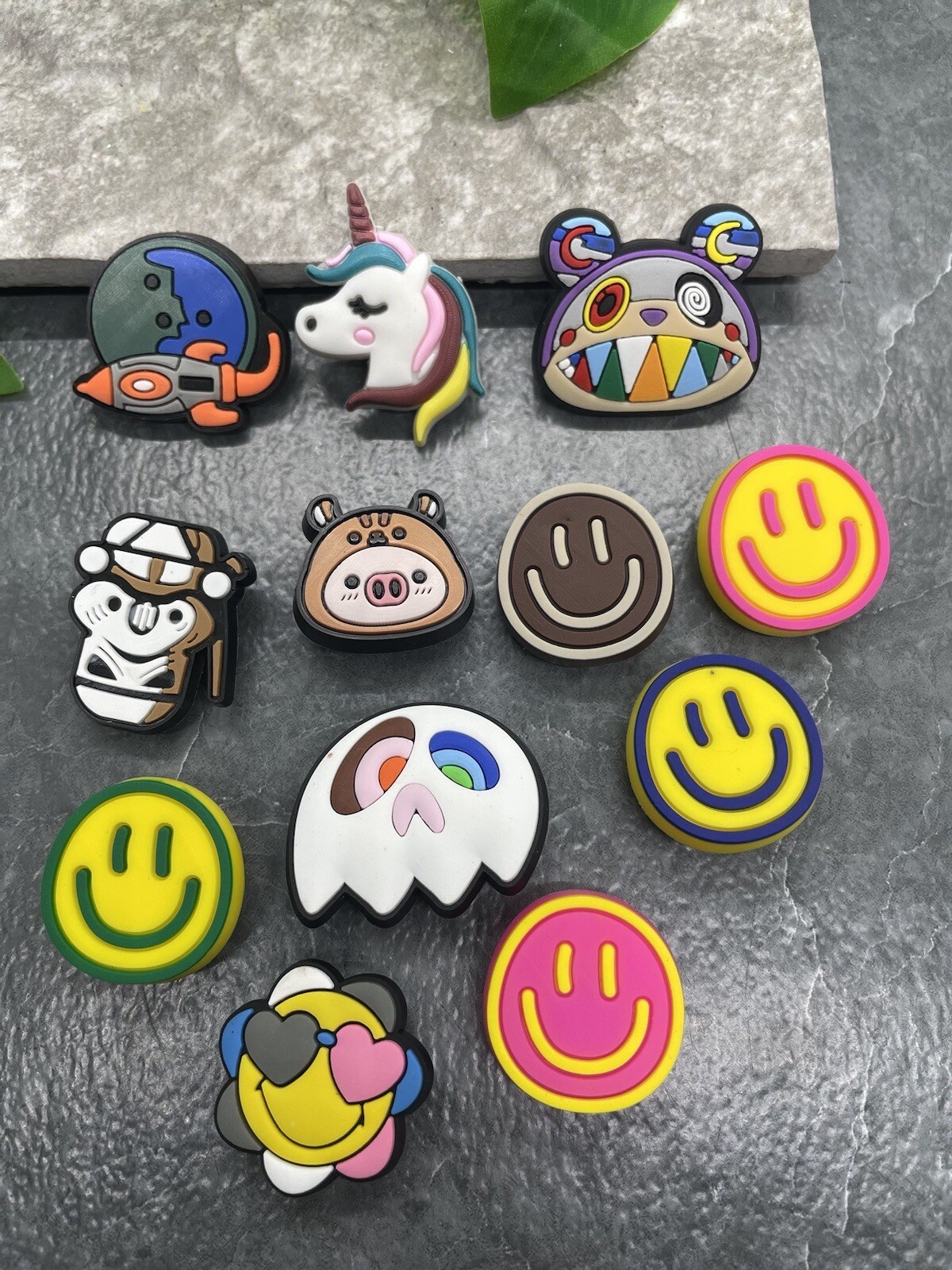 13 PC 1” Cartoon Face Shoe Decoration Charms-Clogs Jigs Bubble Slide A4738