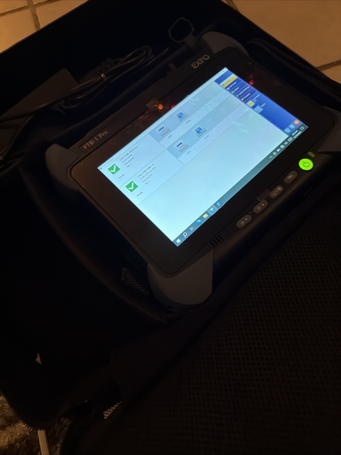 EXFO FTB- 1 PRO OTDR TESTER W/ BAG & CHARGER (TESTED) - FREE SHIPPING