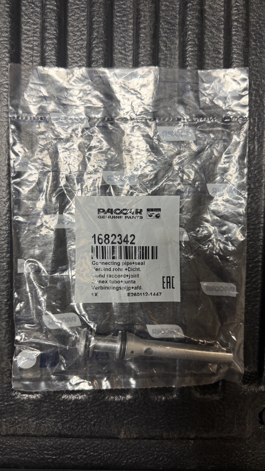 ~ BRAND NEW OEM GENUINE PACCAR COMPRESSOR OIL SUPPLY PIPE w/ SEAL  ~  1682342PE