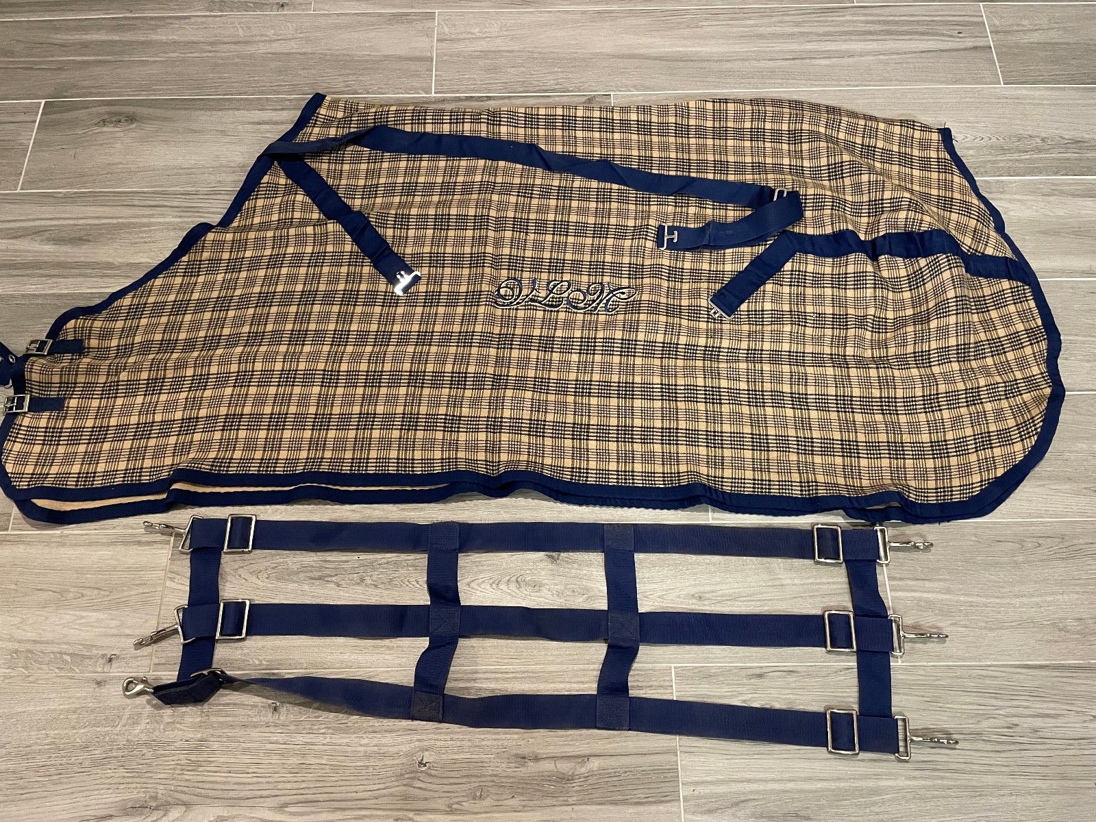 Baker 73" Curvon Plaid Horse Blanket Stable sheet