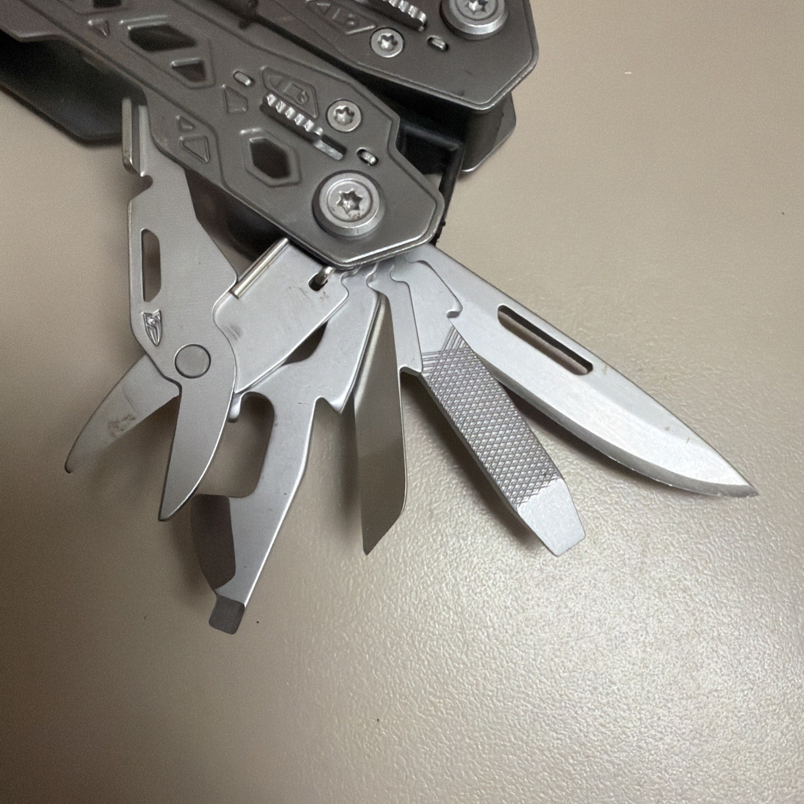 Gerber Truss Multi-Tool Pliers Knife Scissors