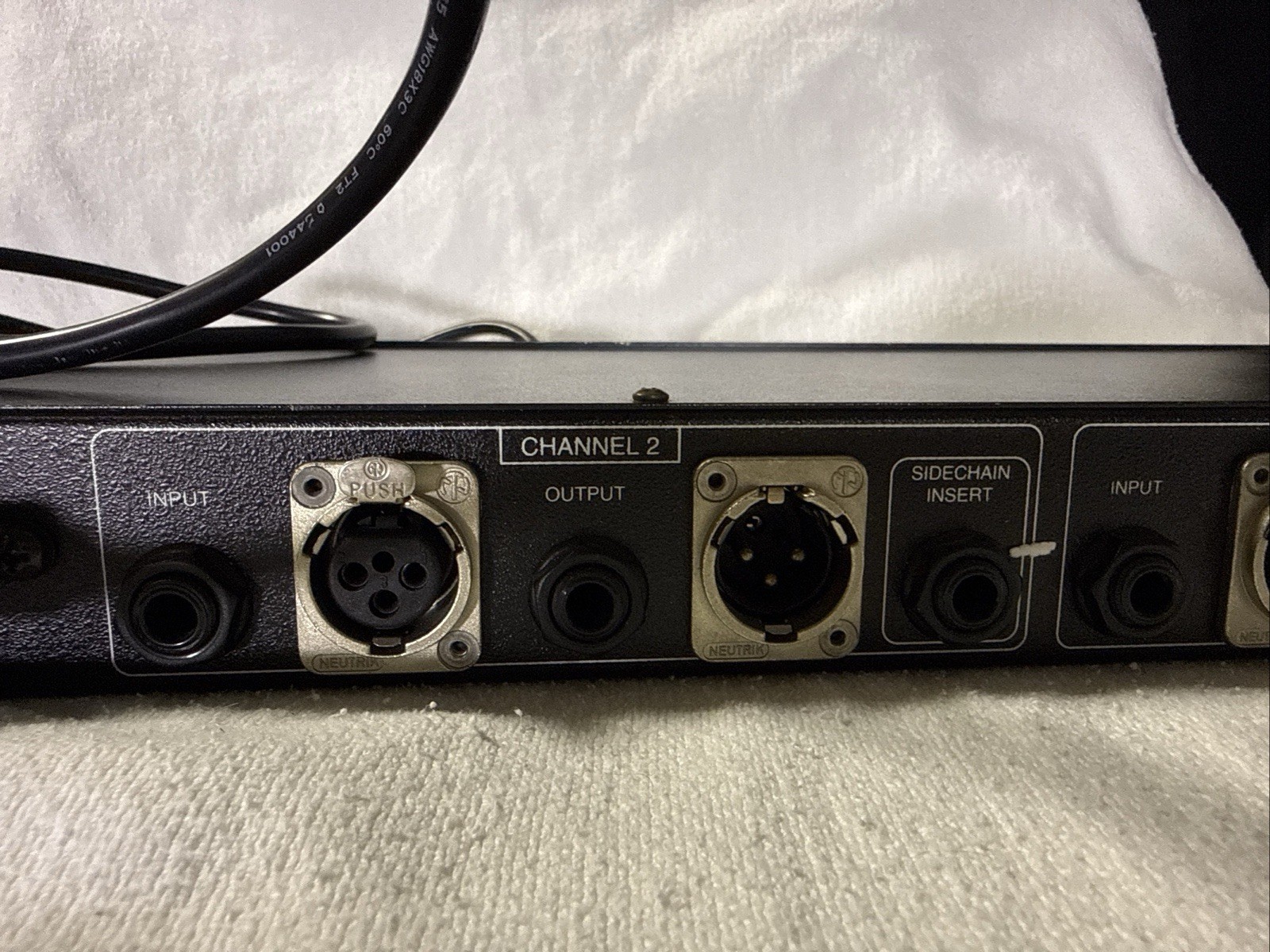 DBX 166 Over Easy Compressor with Gate and Peakstop Gain Reduction Rack Mount