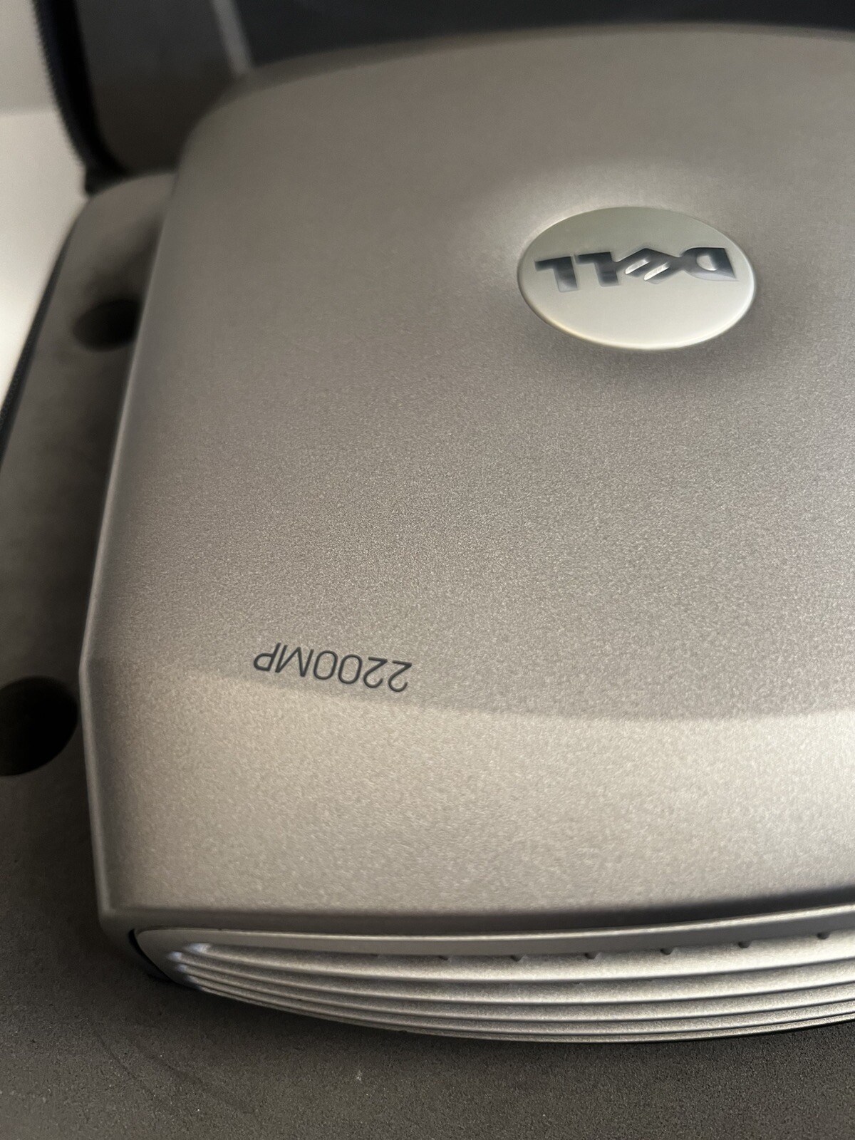 DELL DLP Front Projector 2200MP with Case and Remote
