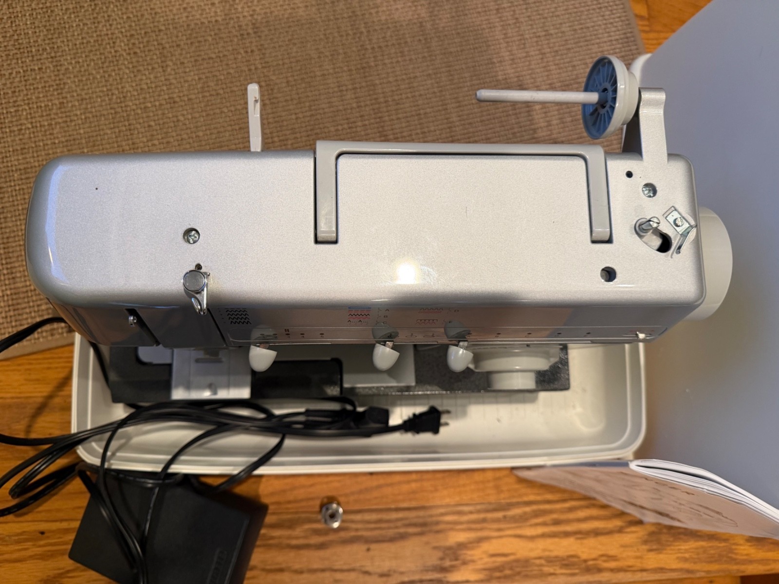 Singer CG-500/550 Sewing Machine Silver/gray High-Quality Machine + case