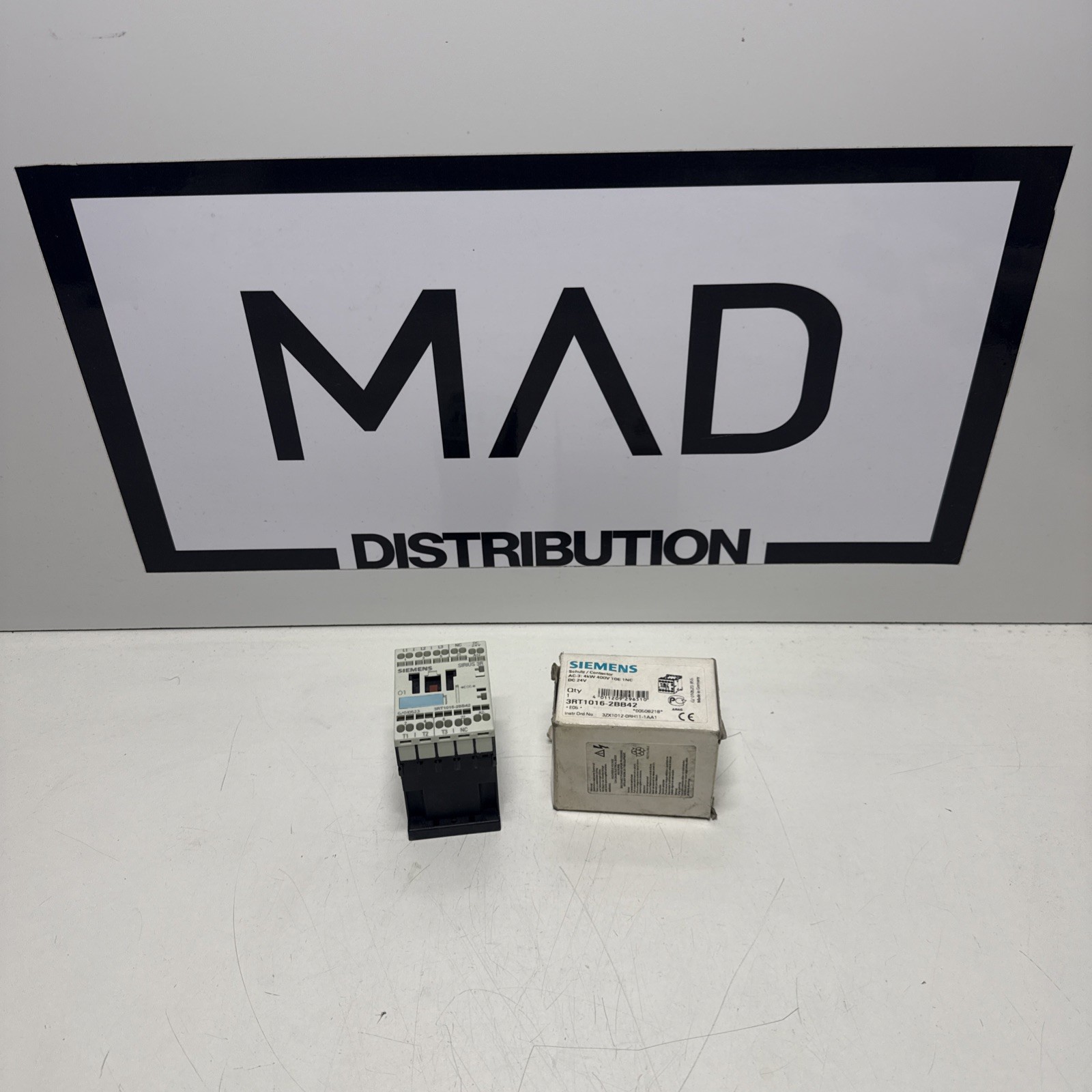 New SIEMENS 3RT1016-2BB42 3-Pole Contactor