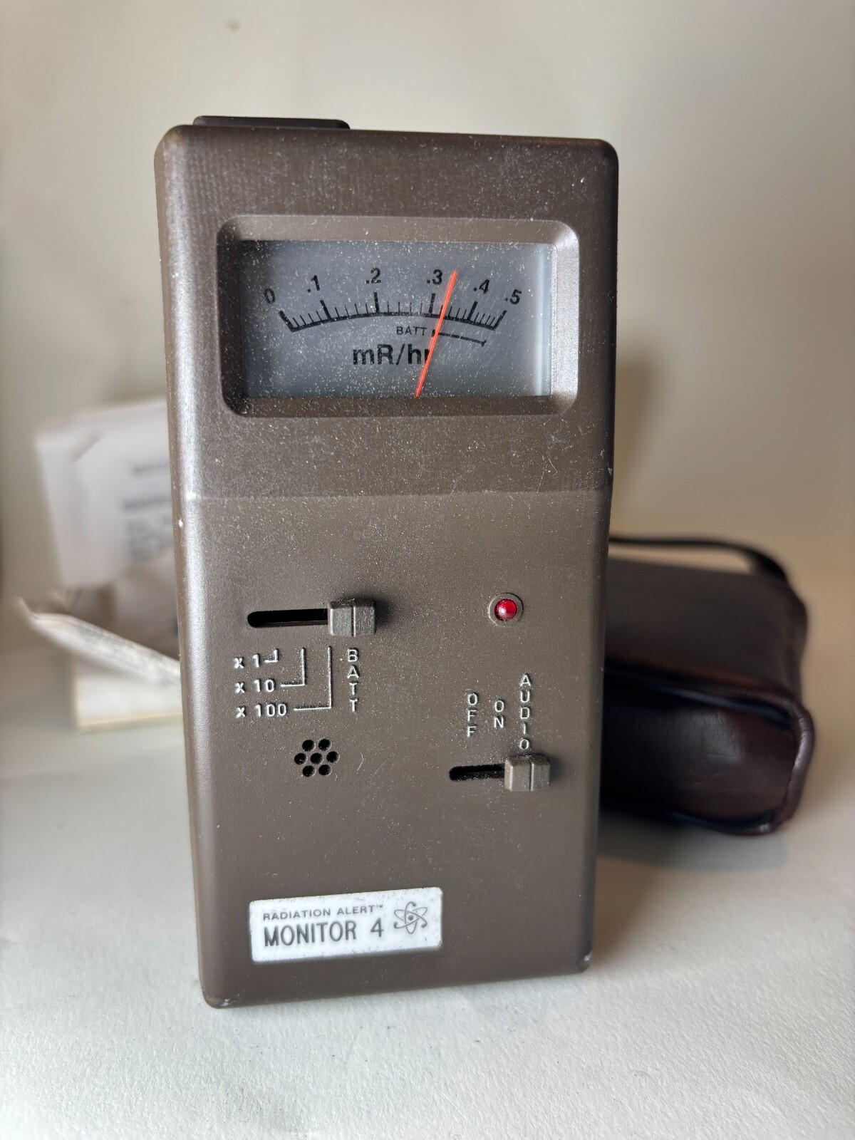 Working S.E. International, Radiation Alert 4/4EC Monitor all paperwork and case