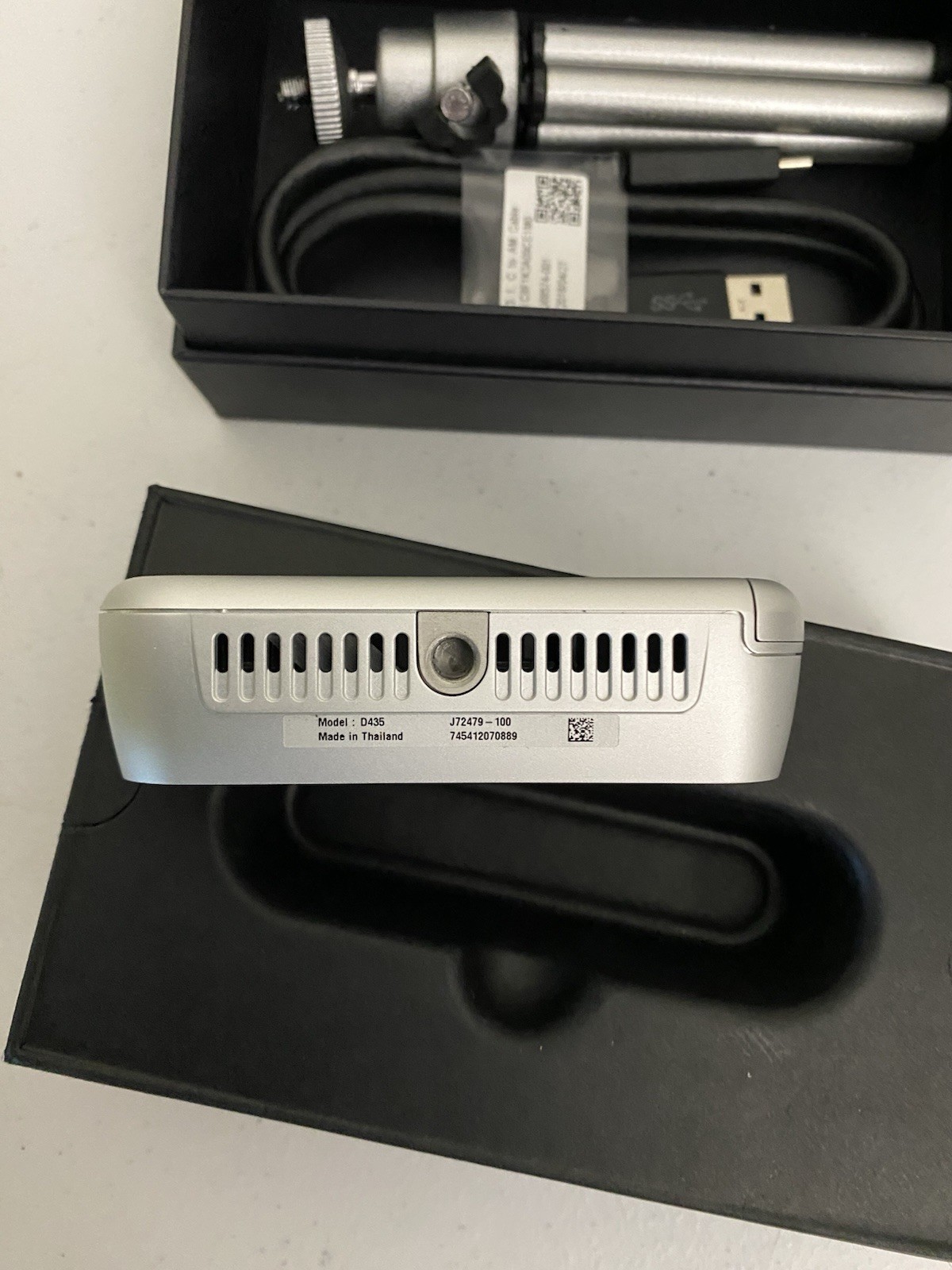Intel RealSense Depth Camera D435 Silver In Box With Cable Tripod Manual