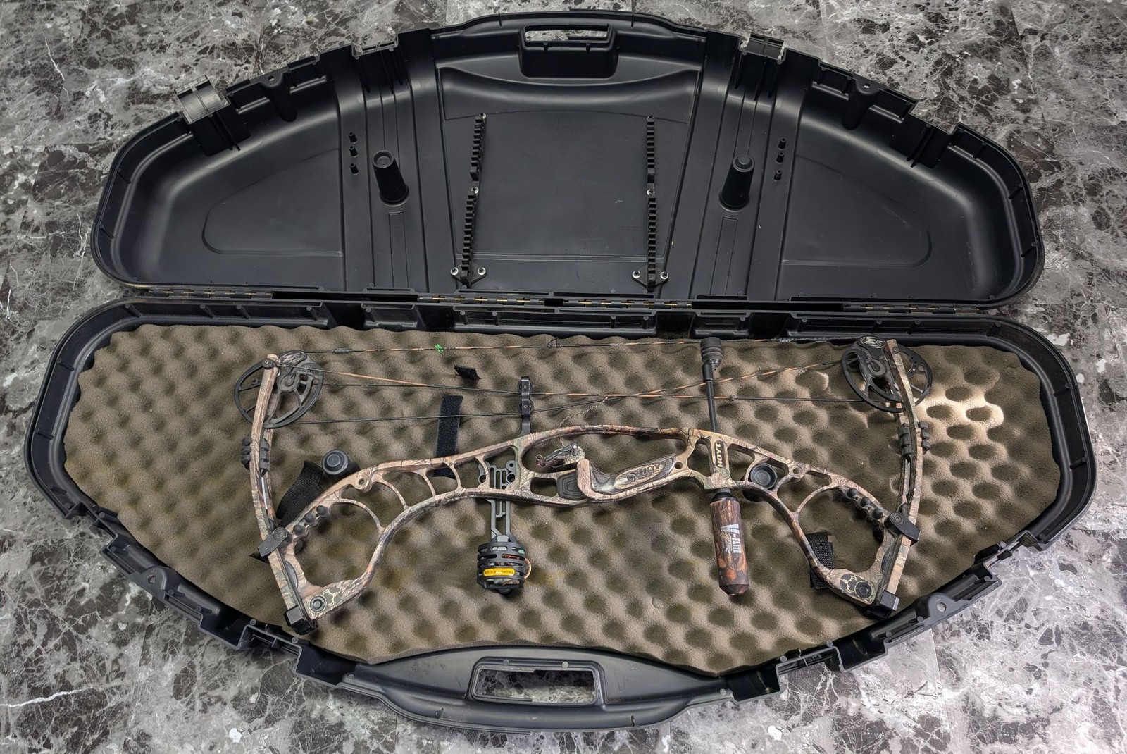 Hoyt Raktor30 Compound Bow Right Hand 60-70lb 27.5in Draw 30in Axle Camo V-Lite