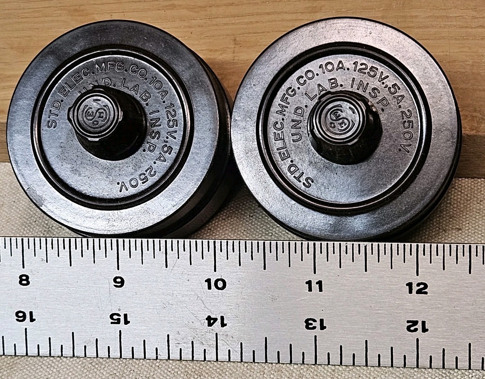 2 Vintage ROUND LIGHT SWITCHES Brown Bakelite Standard Electric Co. Twist Turn