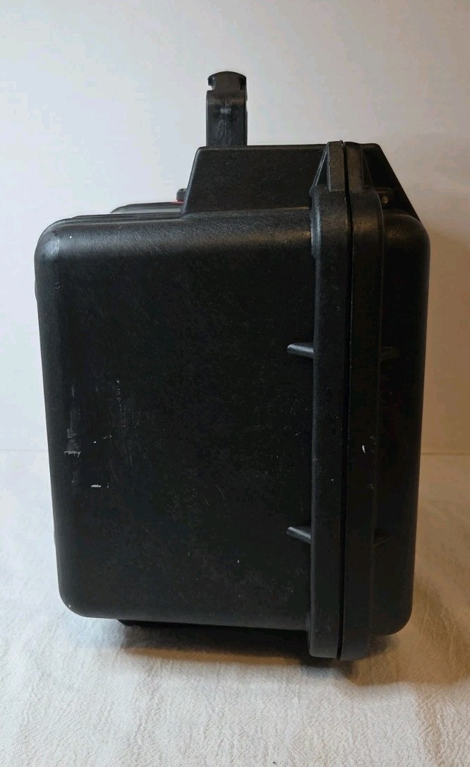 Pelican 1300 Watertight, Dust Proof Protective Case