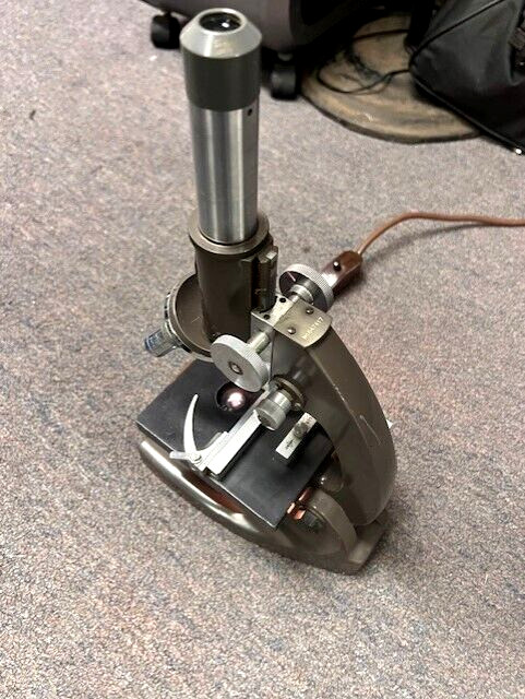 Vintage Swift Microscope 670109. Trinocular  10x, 40x, 100x.