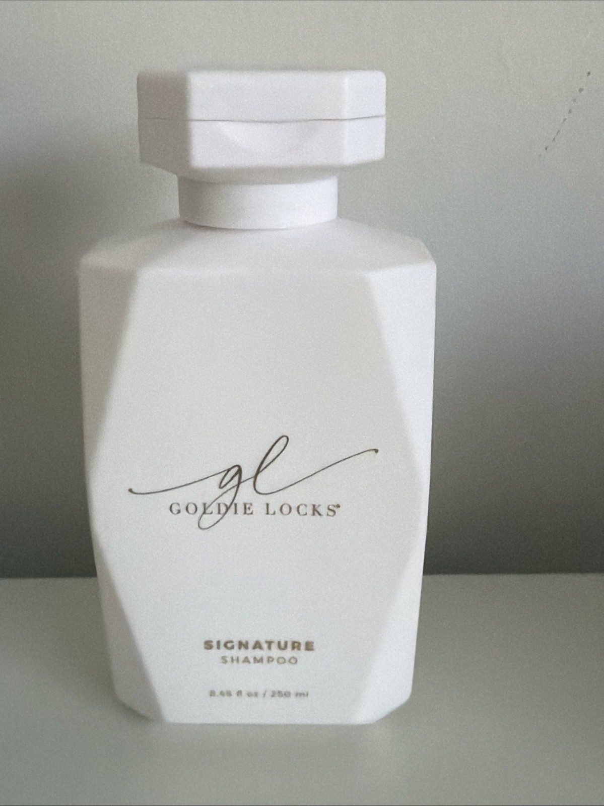 Goldie Locks Ultra Hydrating Signature Shampoo 250 Ml / 8.45 Fl Oz New