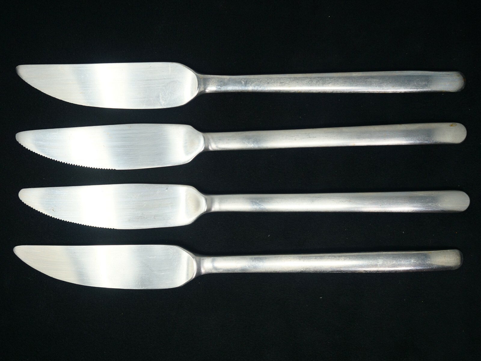 Ikea Data Stainless Steel Dinner Knife set of 4. 9" Long