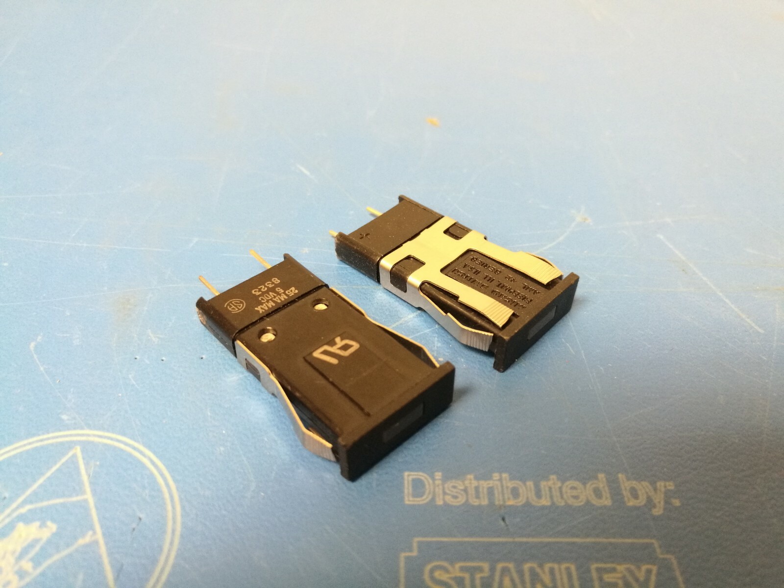 2 PCS - AML42 Series 5v Yellow LED Indicator / Microswitch AML42SBJ3 5v 25mA