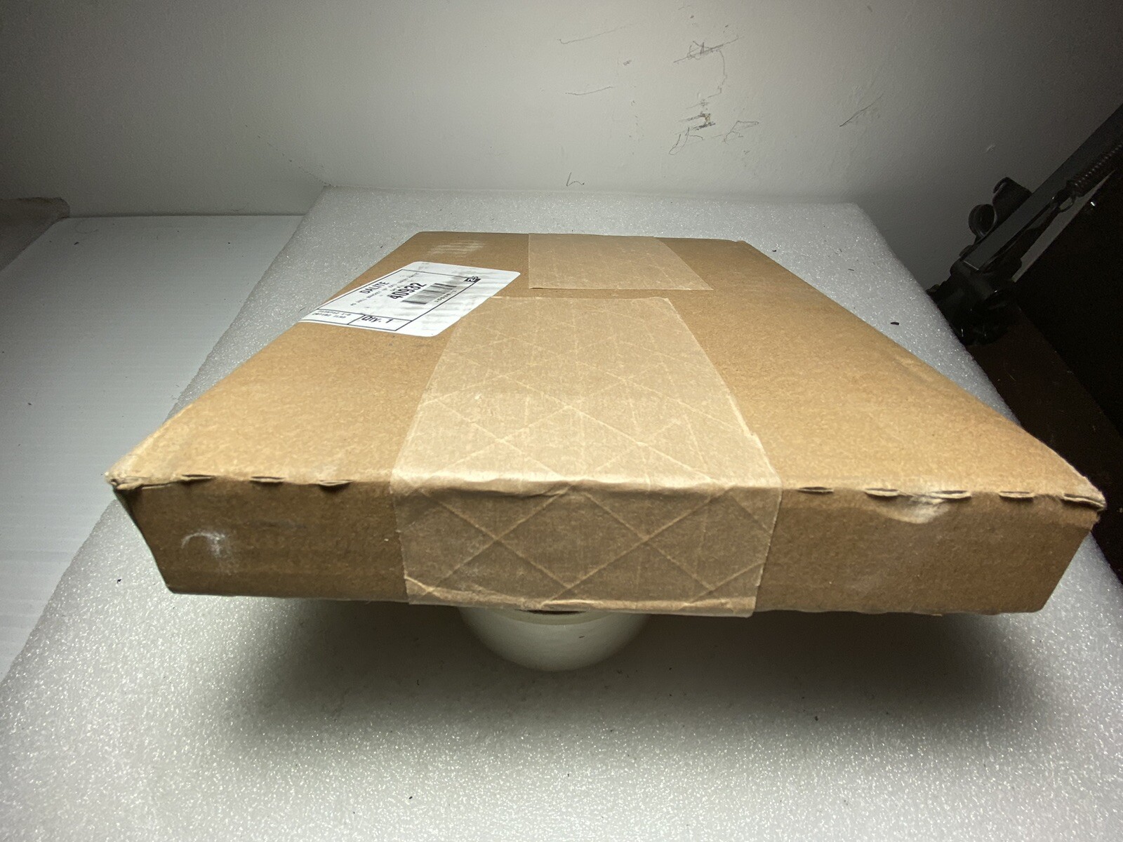 Da-Lite 40932 #6 Wall Mount Brackets (Extends 6"), Pair, White, New in Box