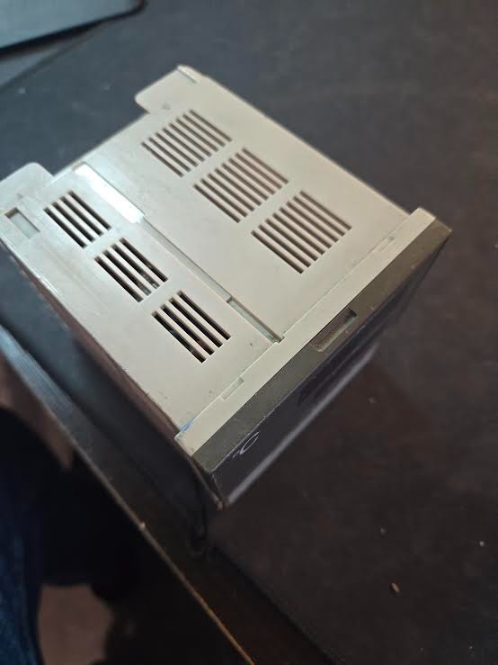 E5AX-VAA OMRON TEMPERATURE CONTROLLER E5AX-VAA IN STOCK SALE $99