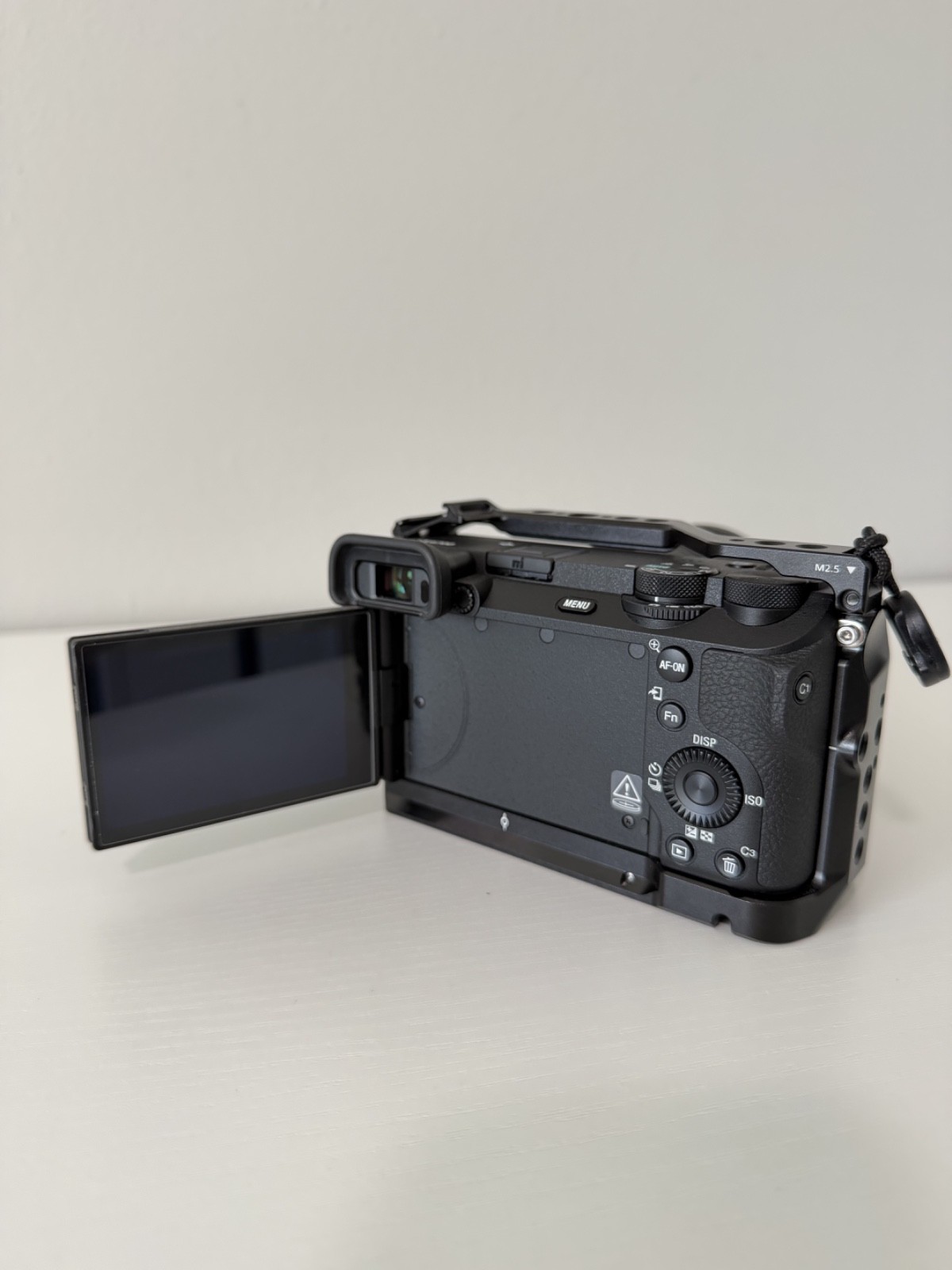 Sony Alpha a6700 APS-C Mirrorless Camera + E 18-135mm Lens LOW SHUTTER CT. 583