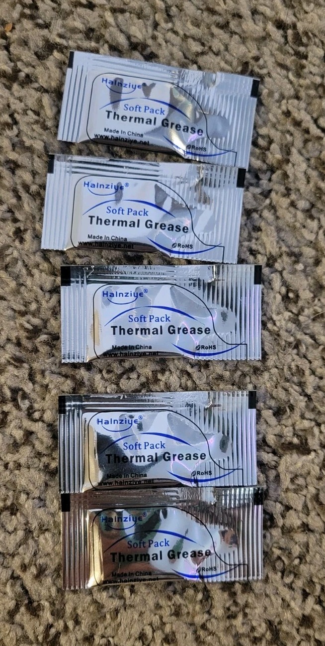 1x Halnziye Thermal Paste Grease Heatsink Compound 0.6g Soft Pack