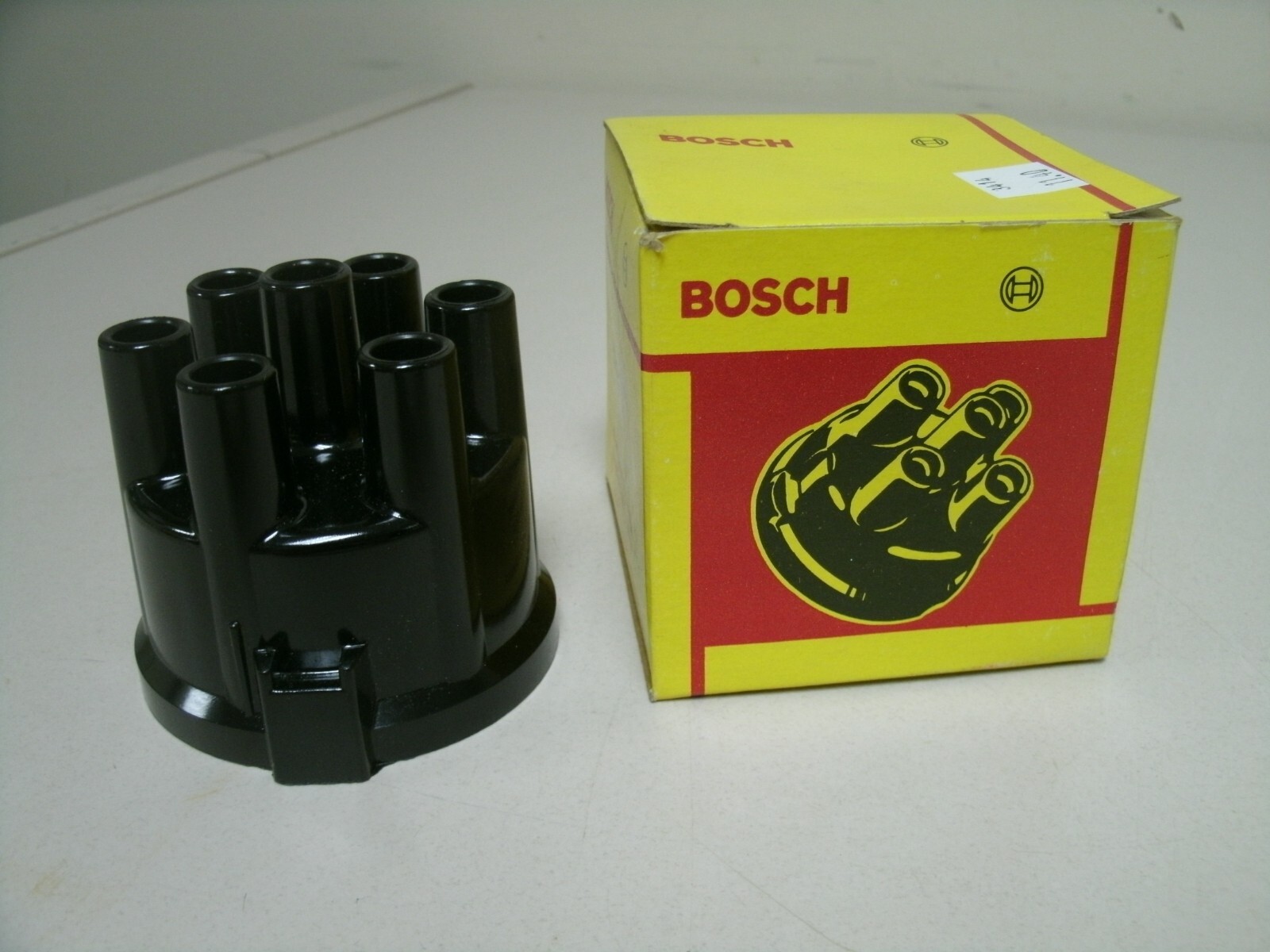 Bosch 03095 Distributor Cap Datsun 1970-73 2.4L